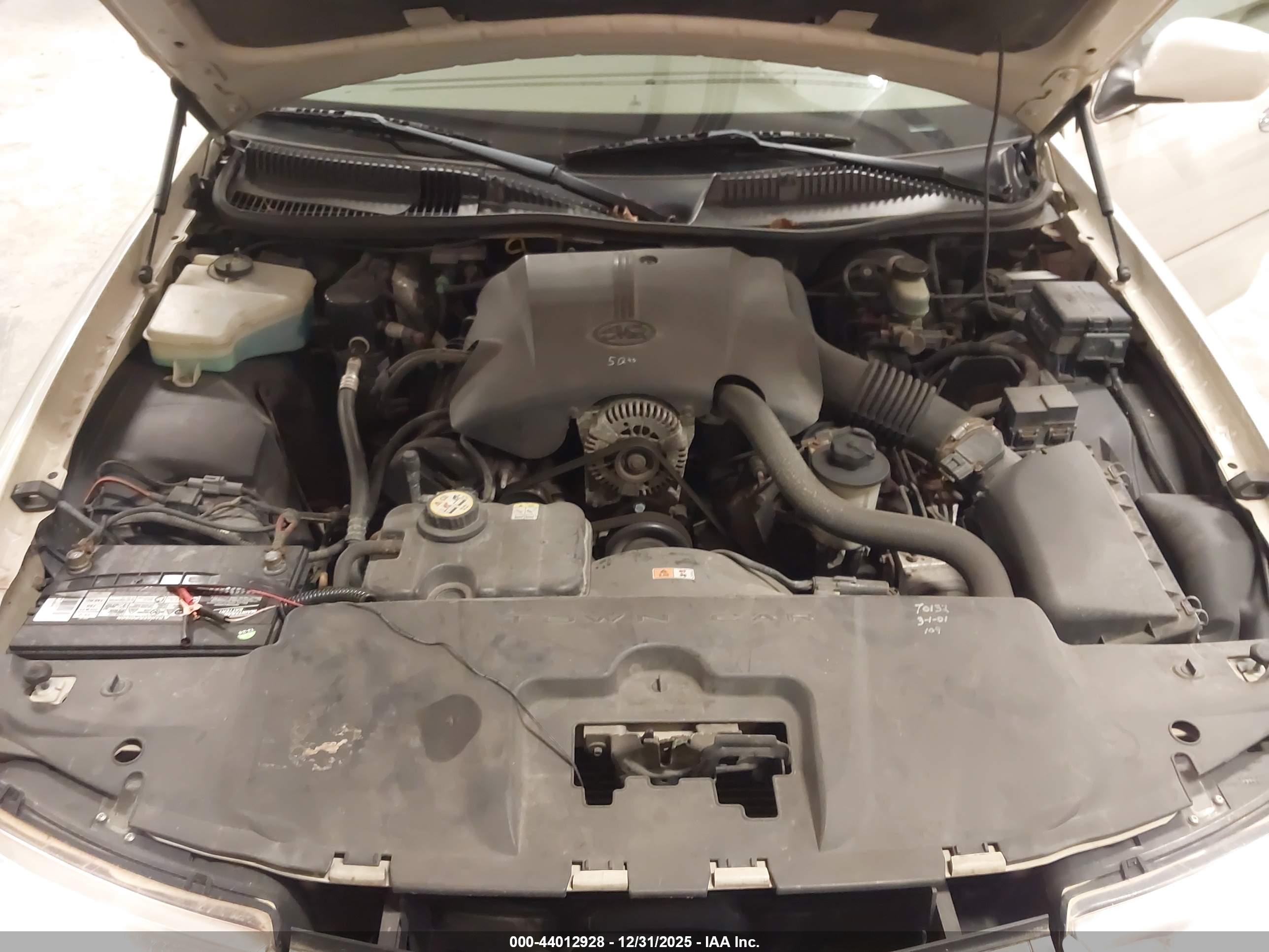 LINCOLN TOWN image 10