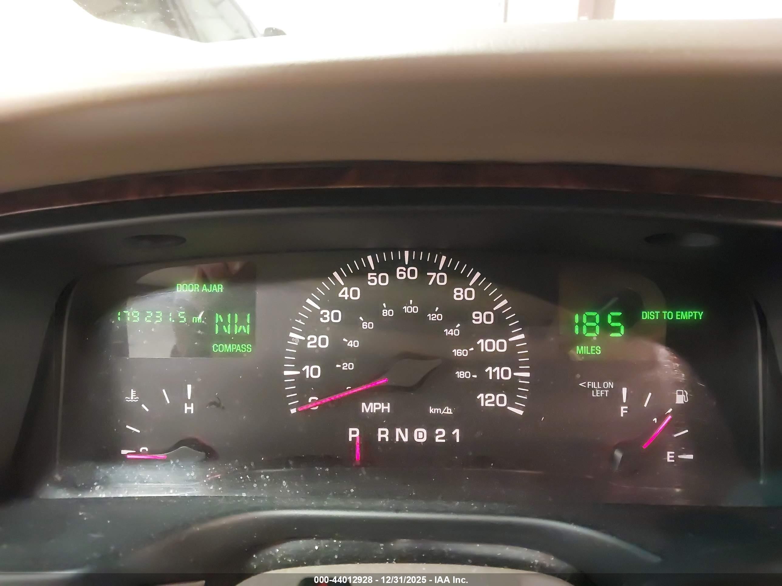 LINCOLN TOWN image 7