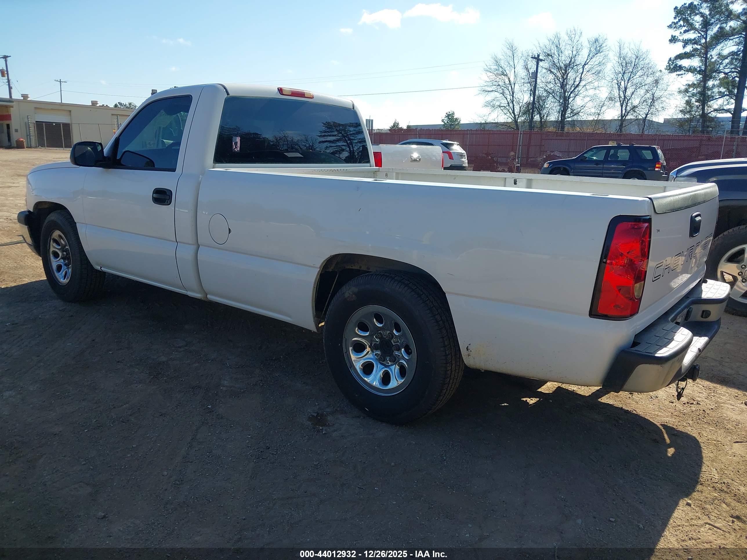 CHEVROLET SILVERADO image 3