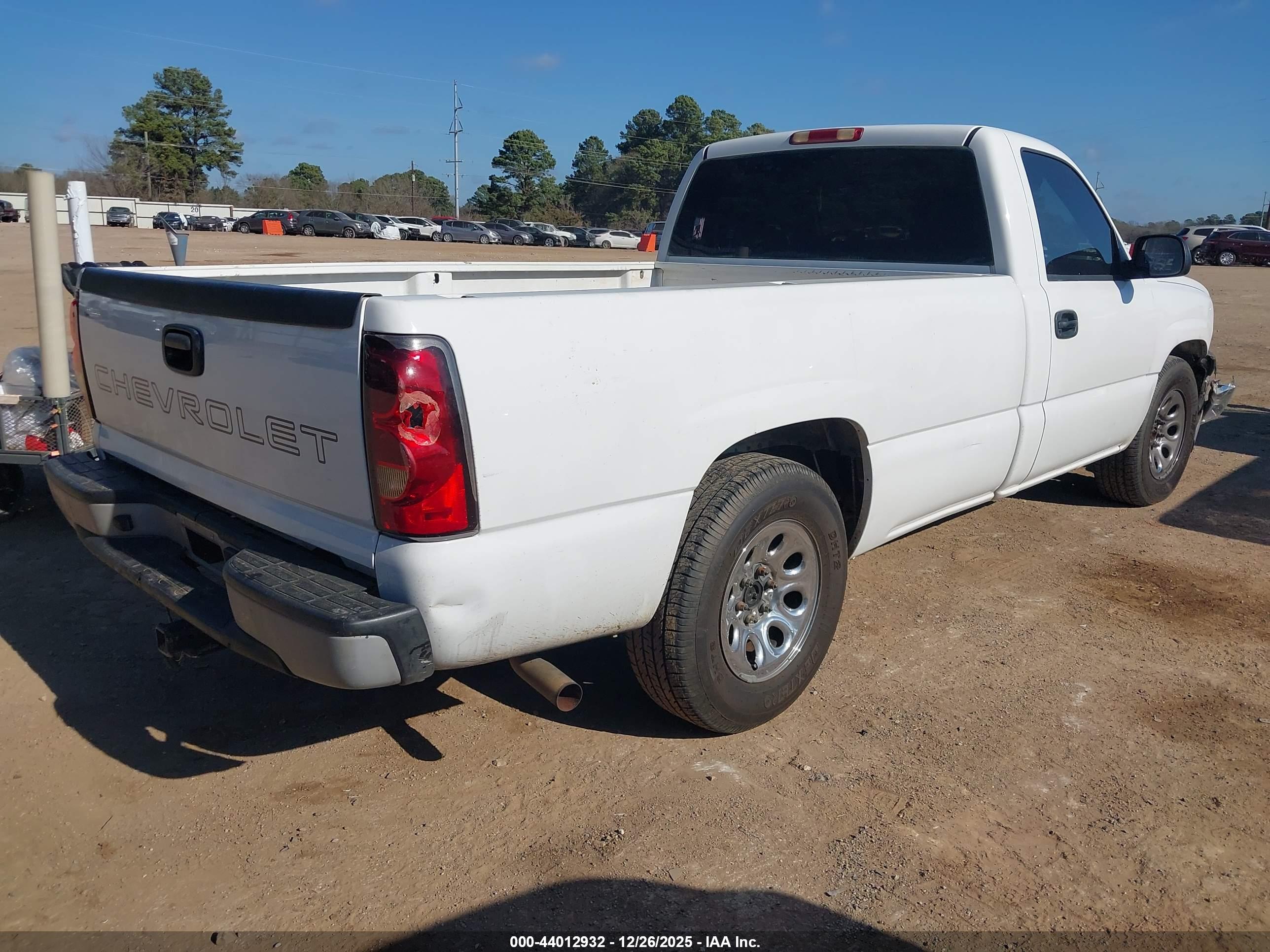 CHEVROLET SILVERADO image 4