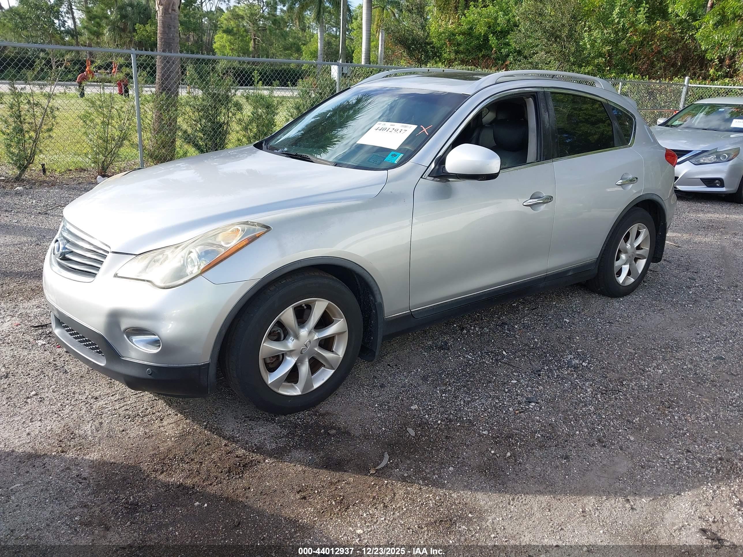 INFINITI EX35 image 2