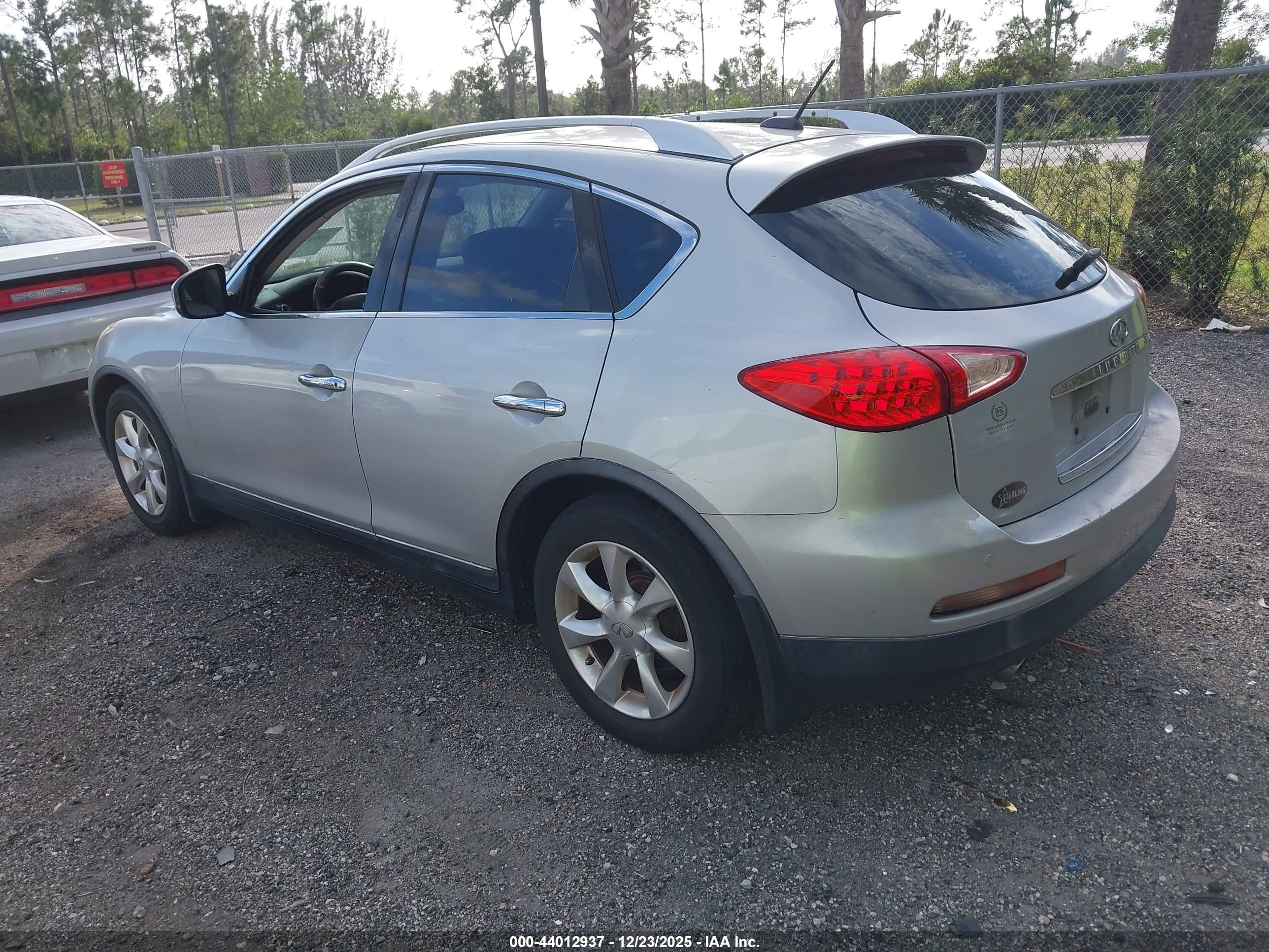 INFINITI EX35 image 3