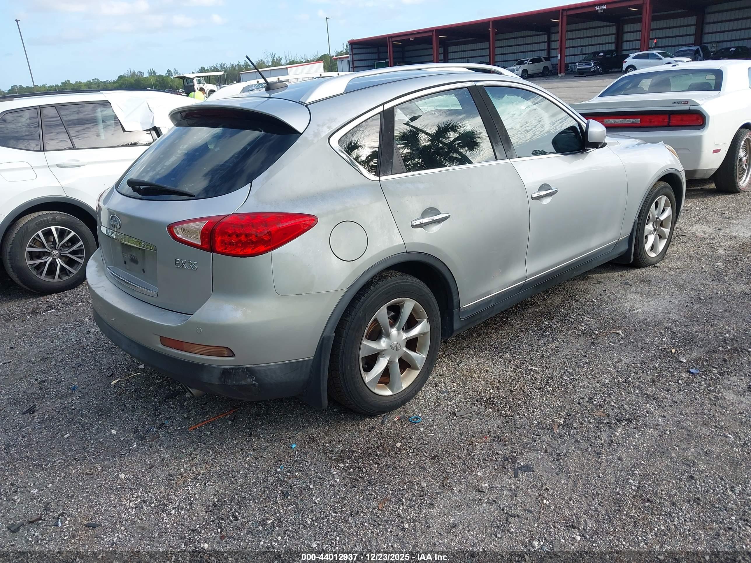 INFINITI EX35 image 4