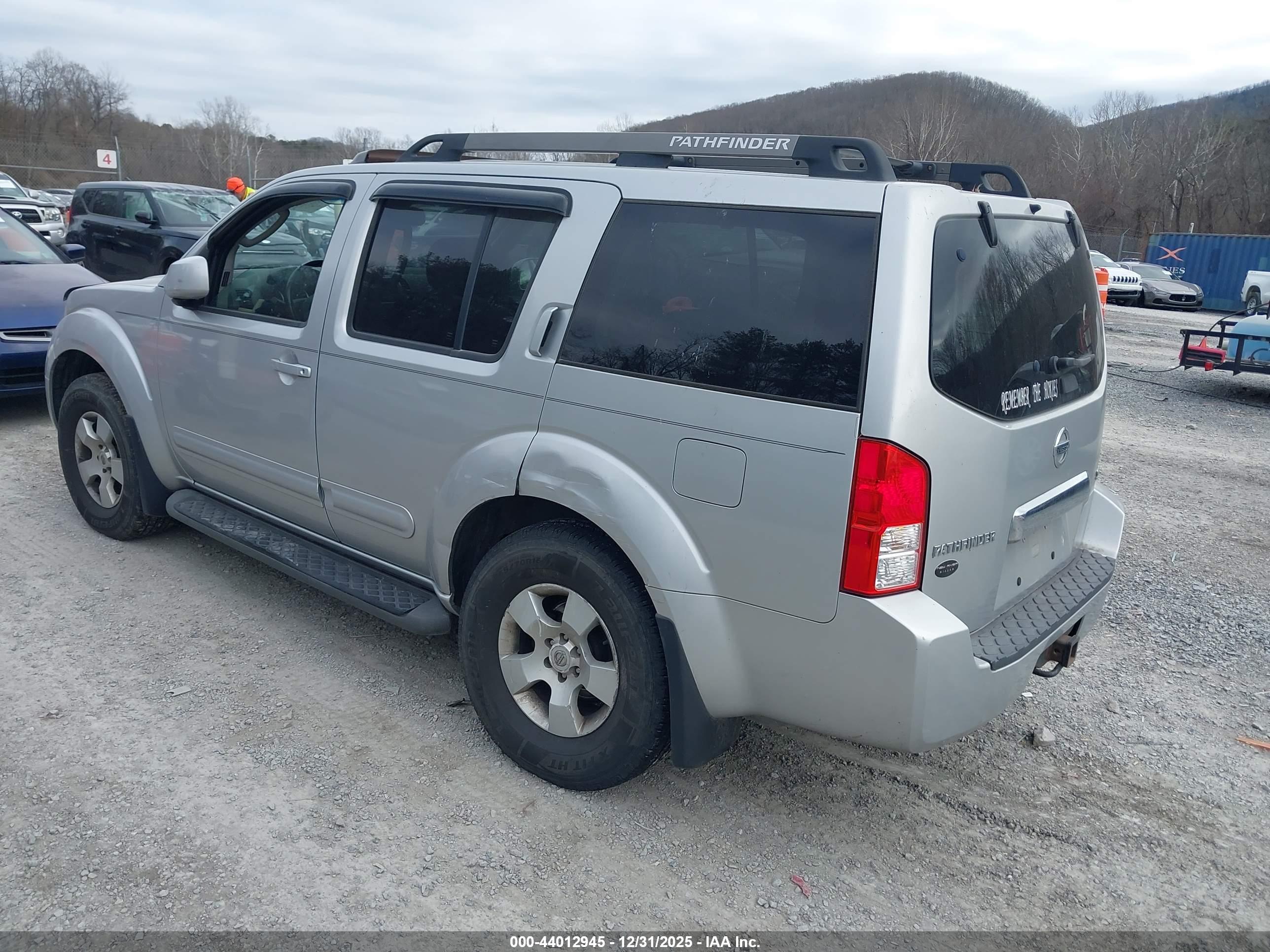 NISSAN PATHFINDER image 3