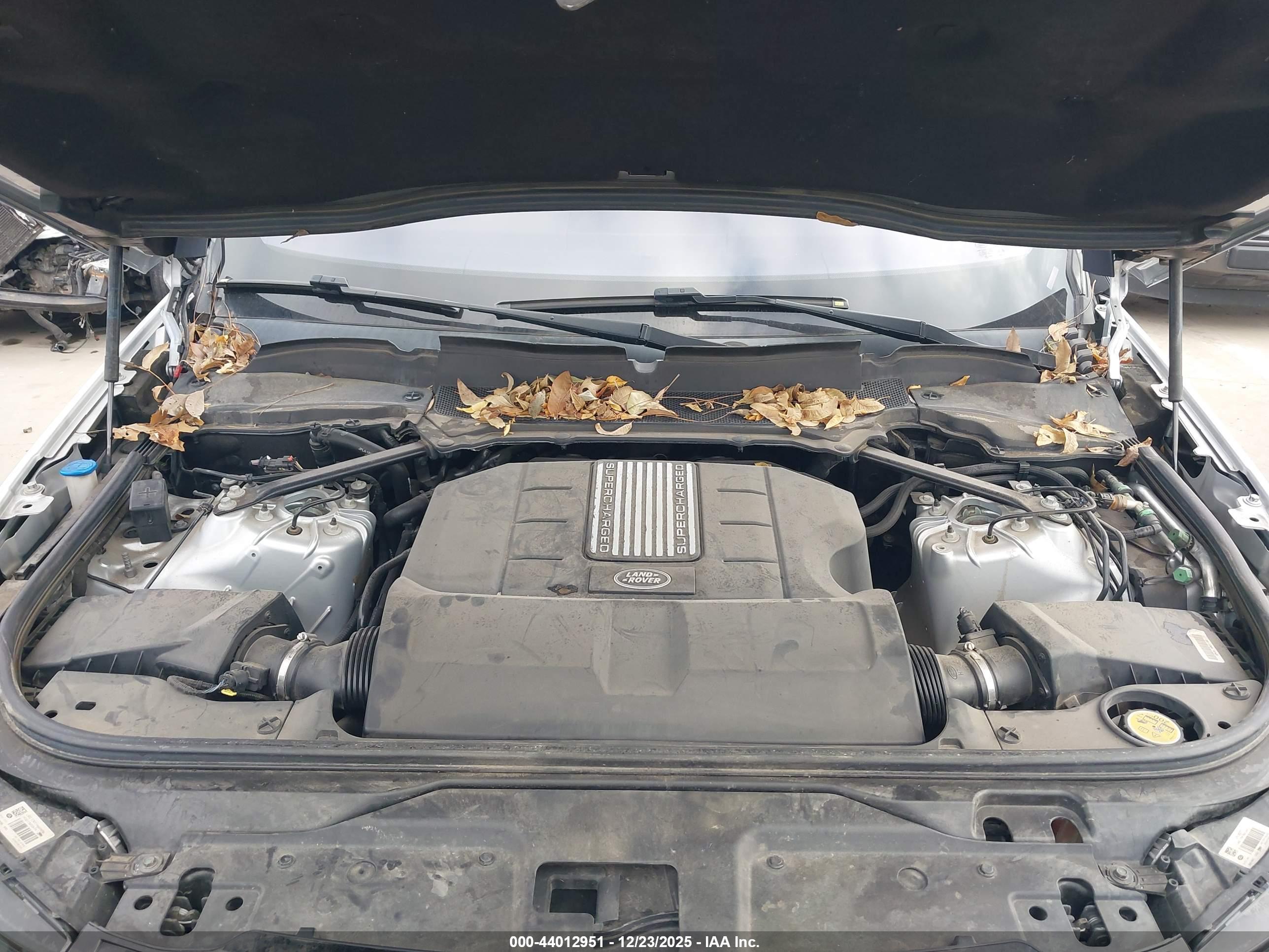 LAND ROVER image 10