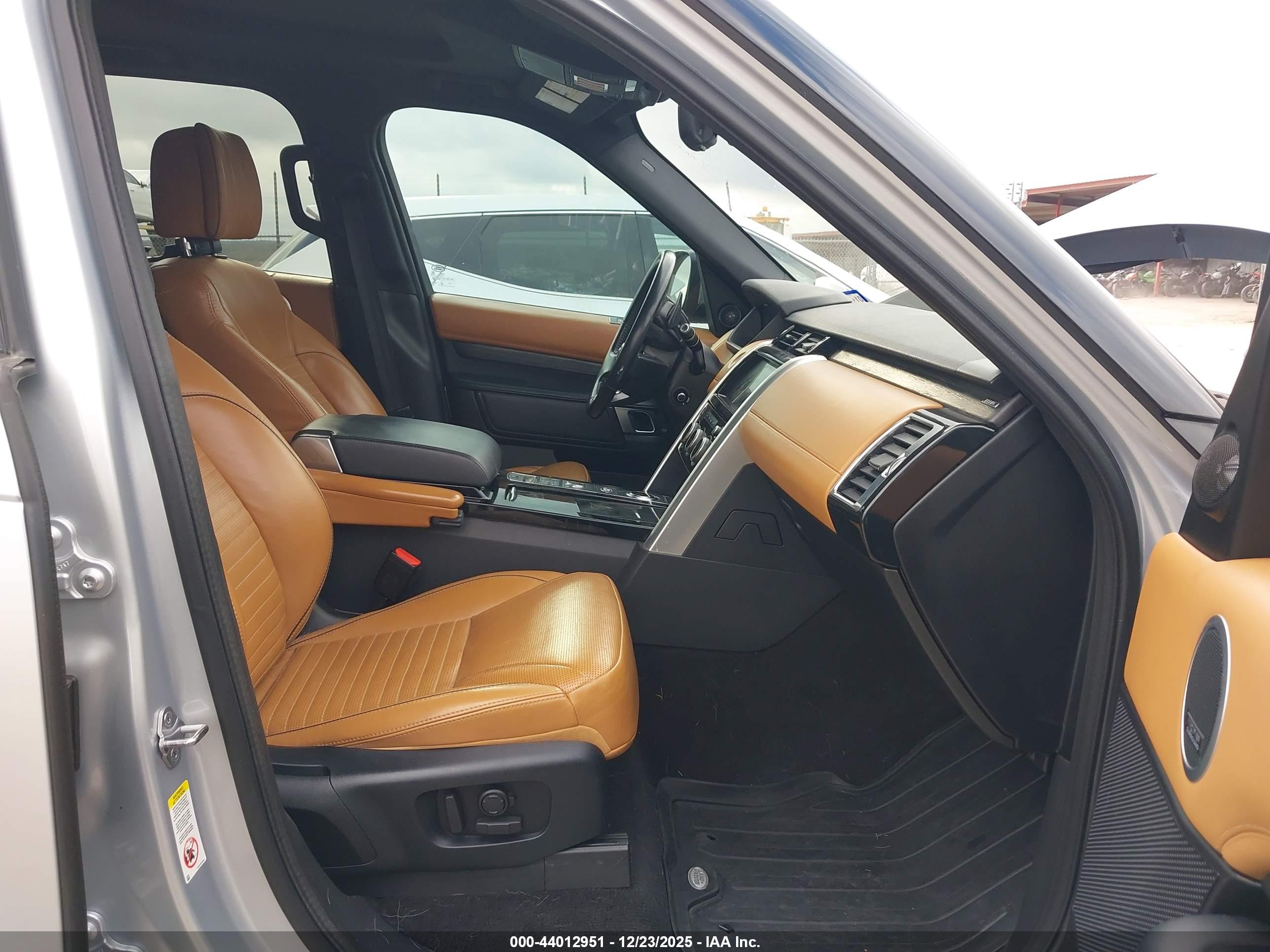 LAND ROVER image 5