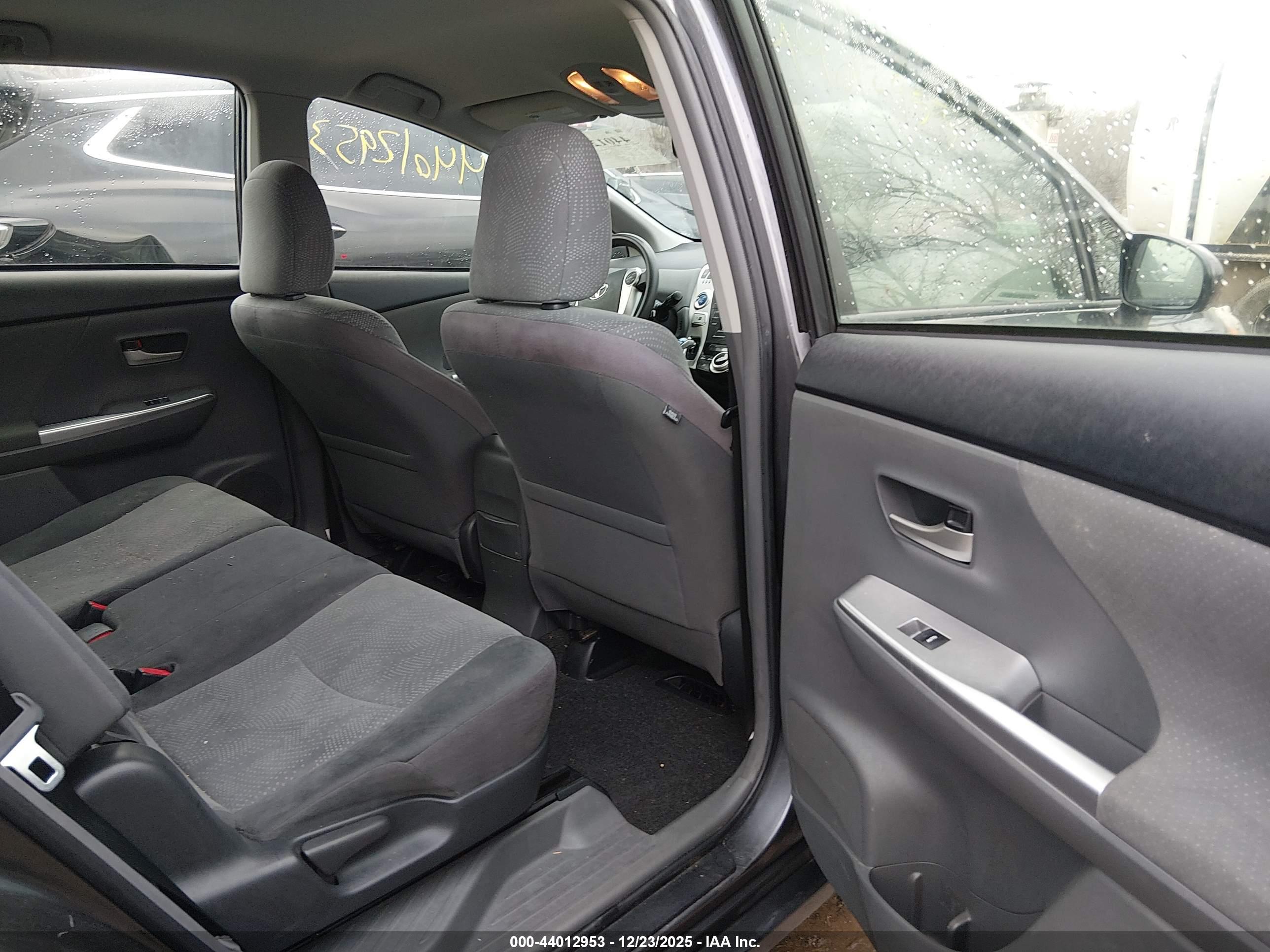 TOYOTA PRIUS image 8