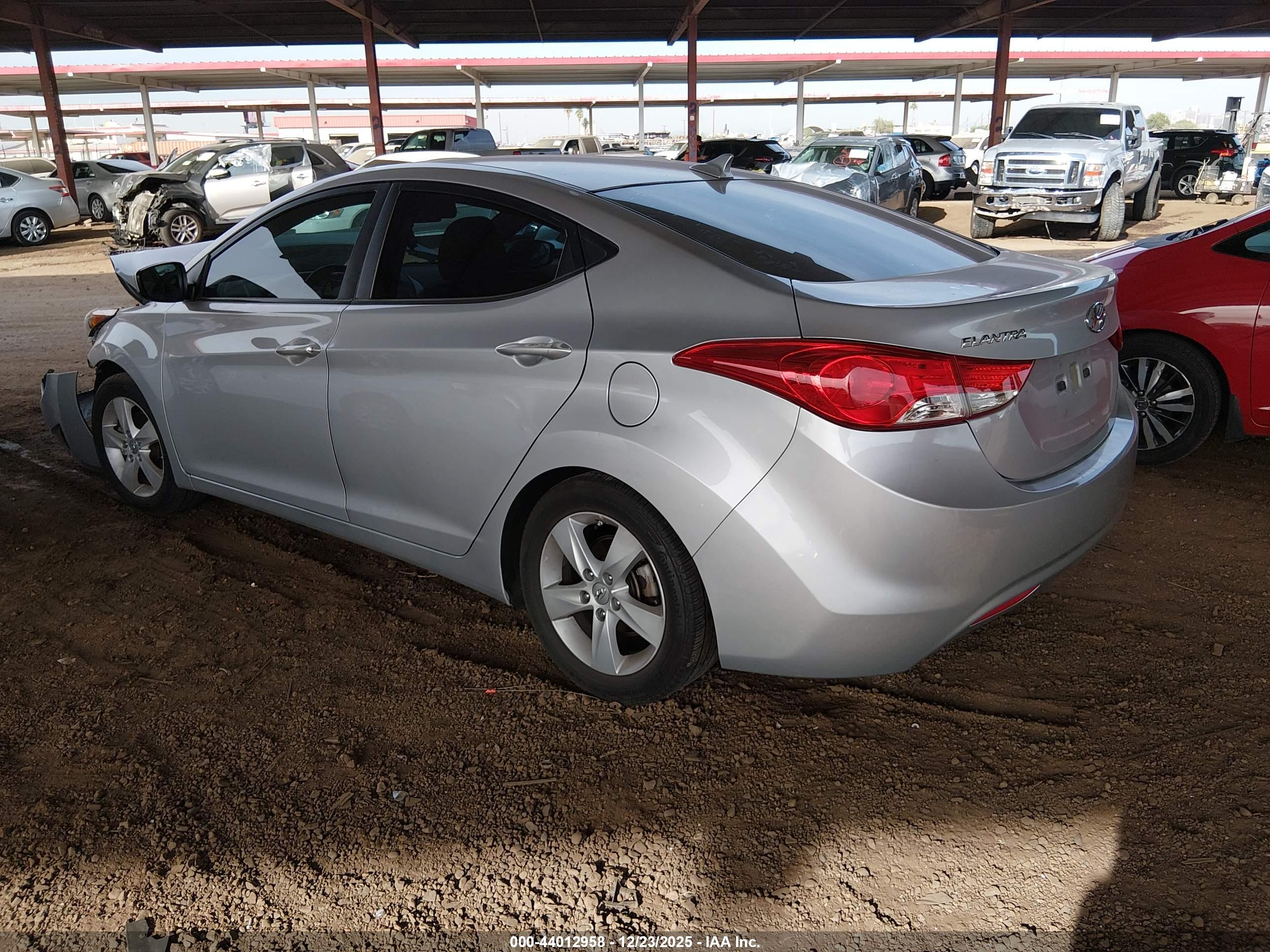 HYUNDAI ELANTRA image 3