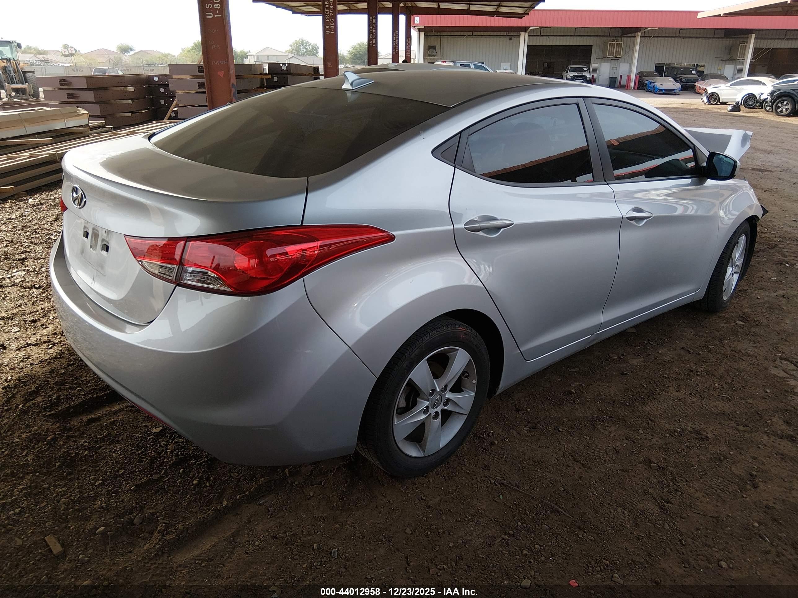 HYUNDAI ELANTRA image 4