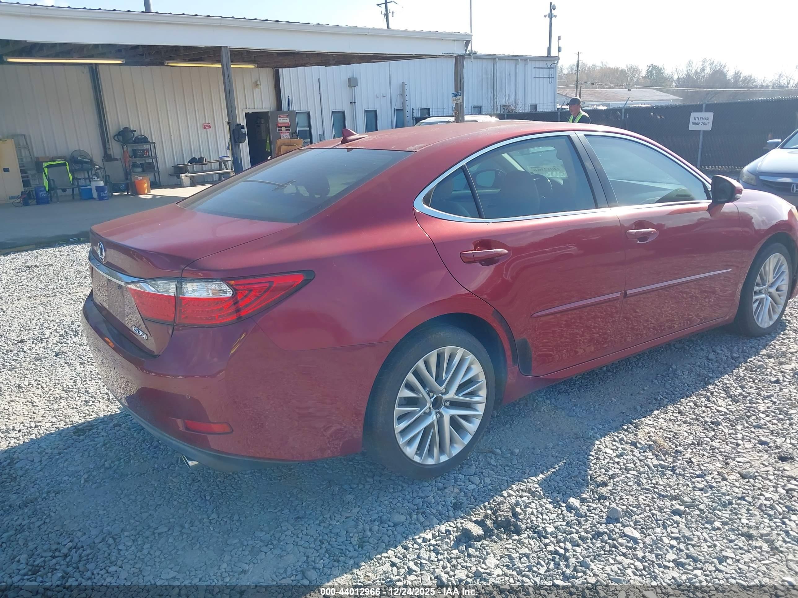 LEXUS ES image 4