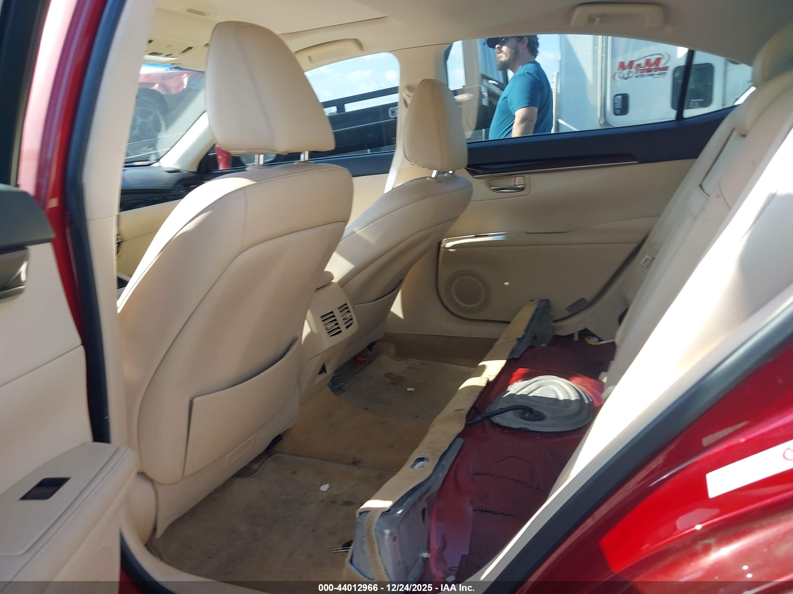 LEXUS ES image 8