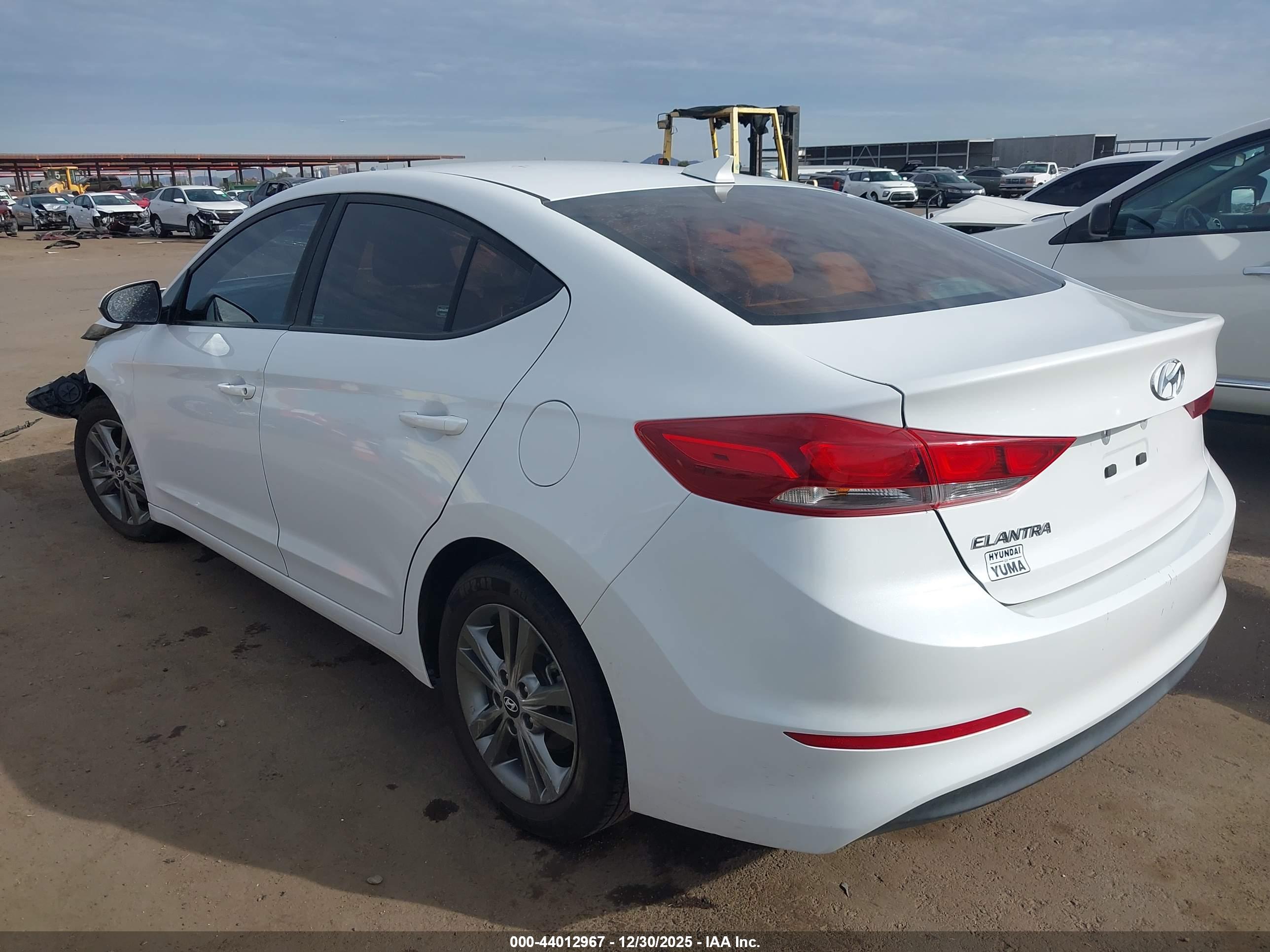 HYUNDAI ELANTRA image 3