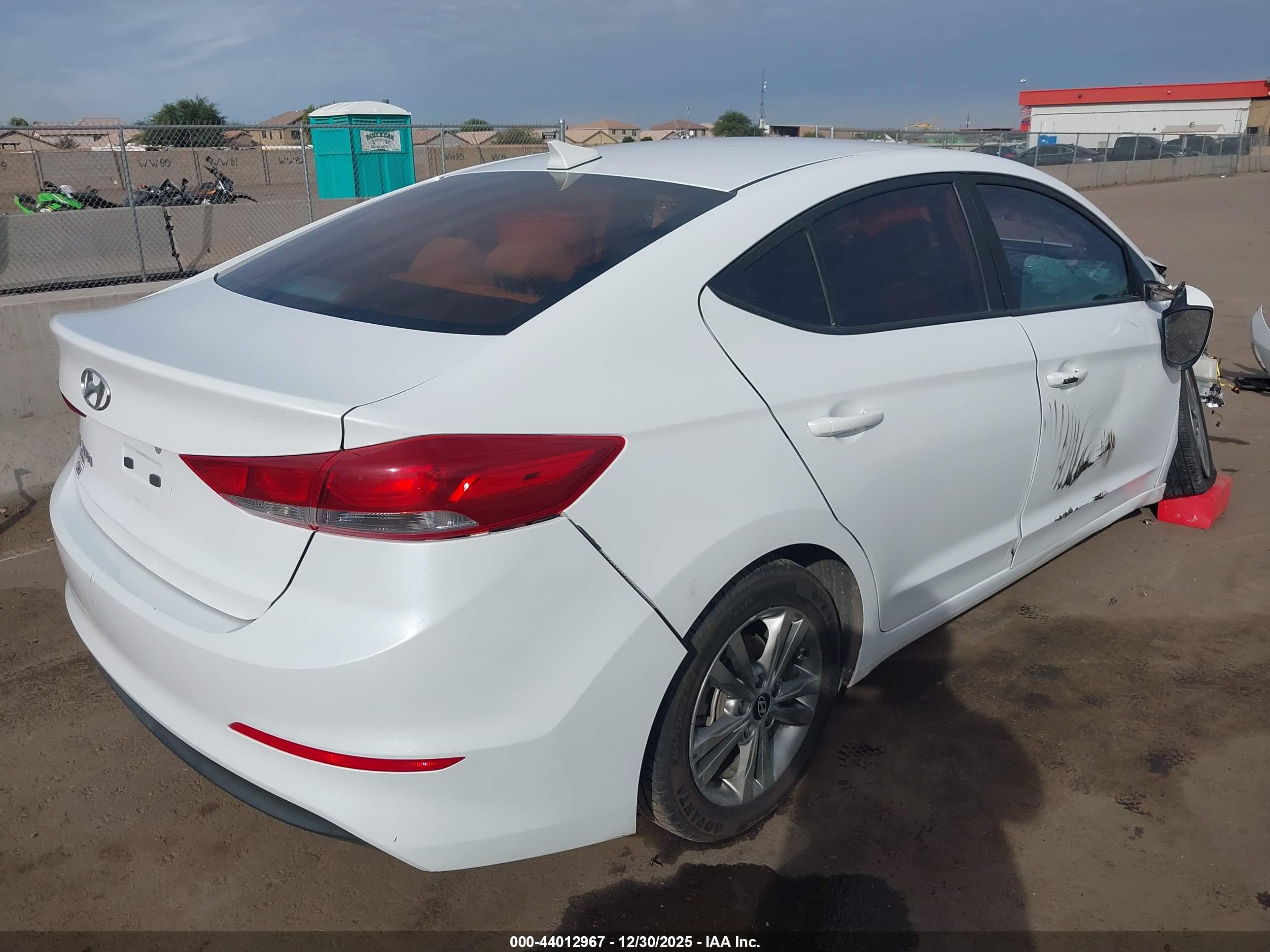 HYUNDAI ELANTRA image 4