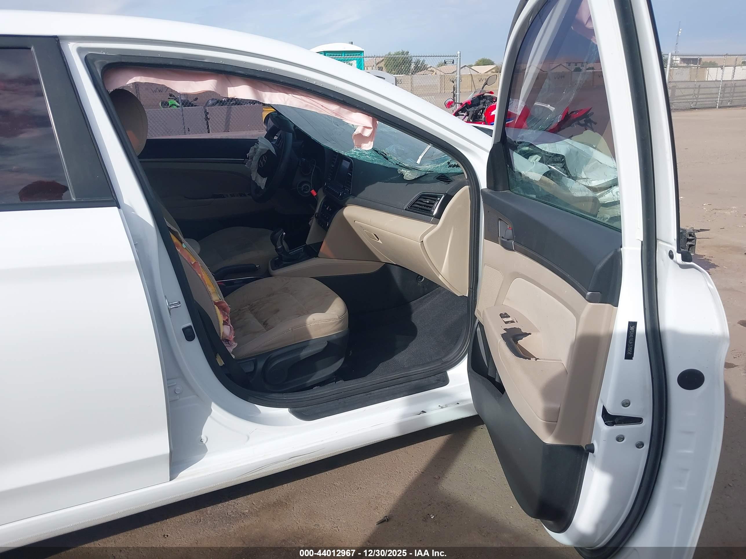HYUNDAI ELANTRA image 5