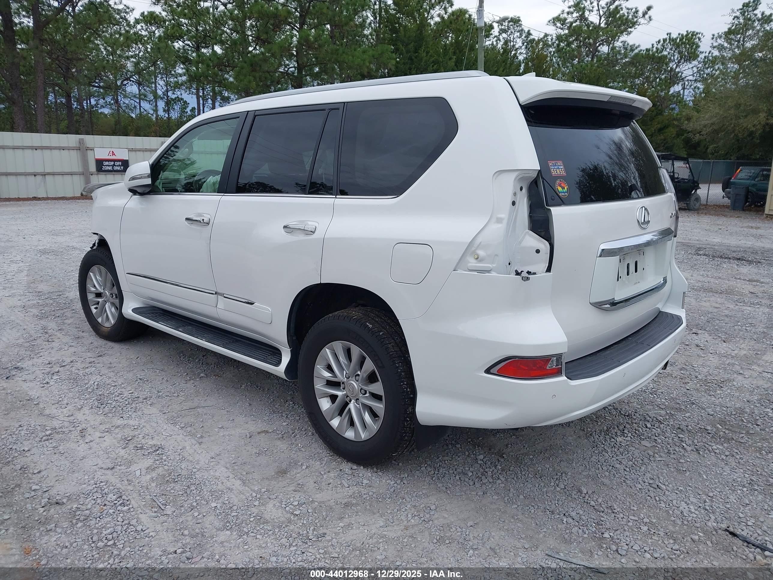 LEXUS GX image 3