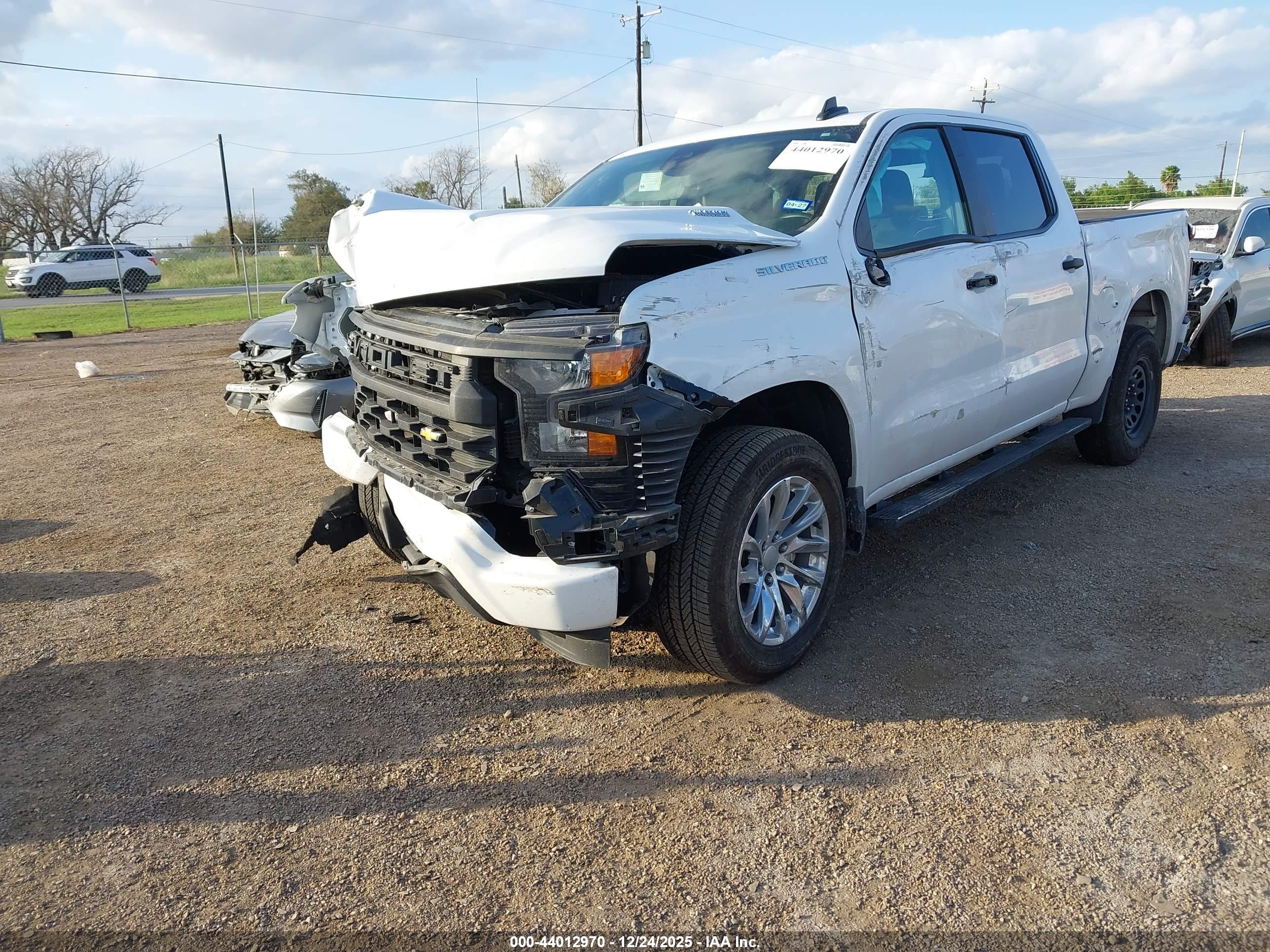 CHEVROLET SILVERADO image 2