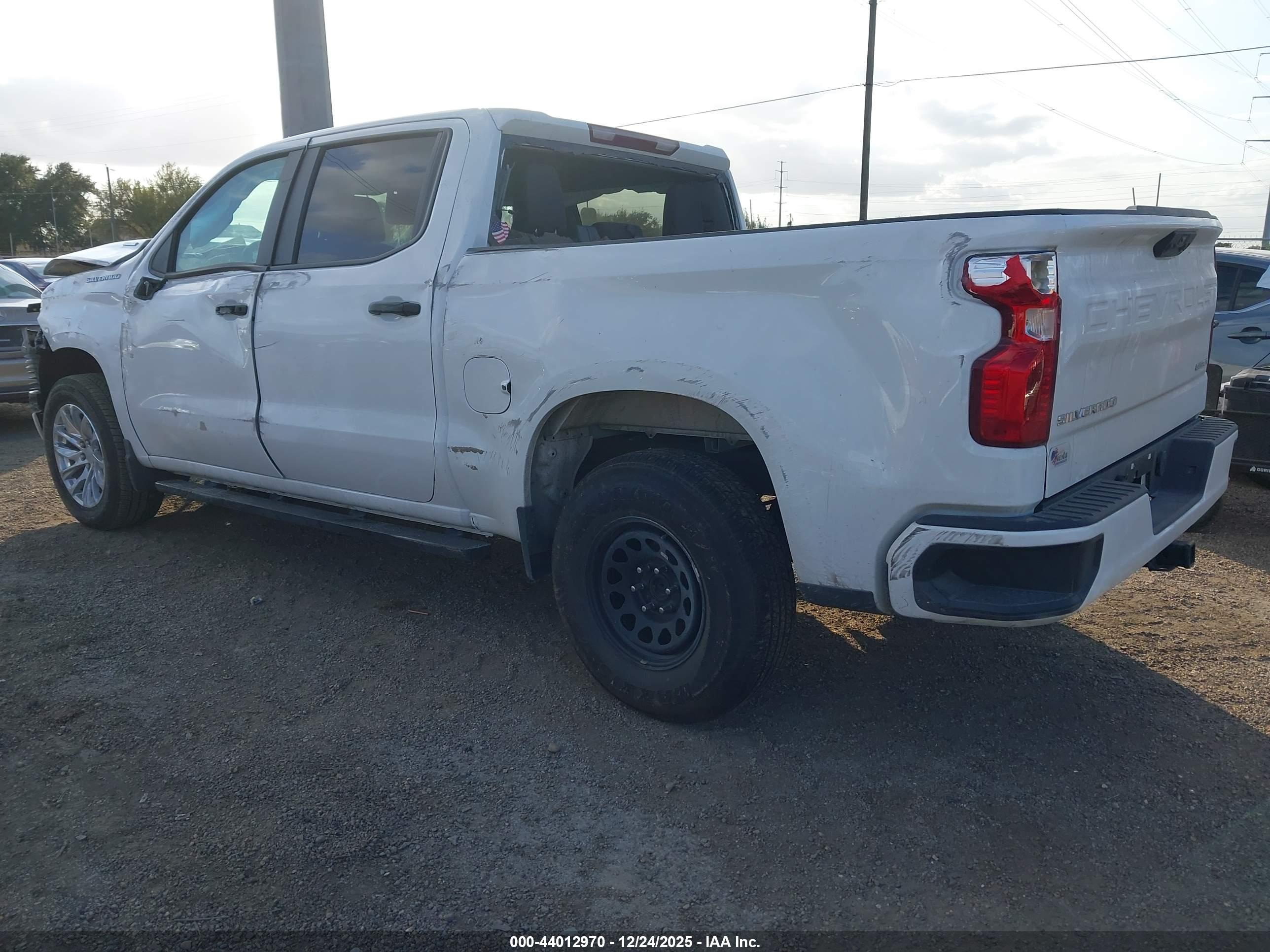 CHEVROLET SILVERADO image 3