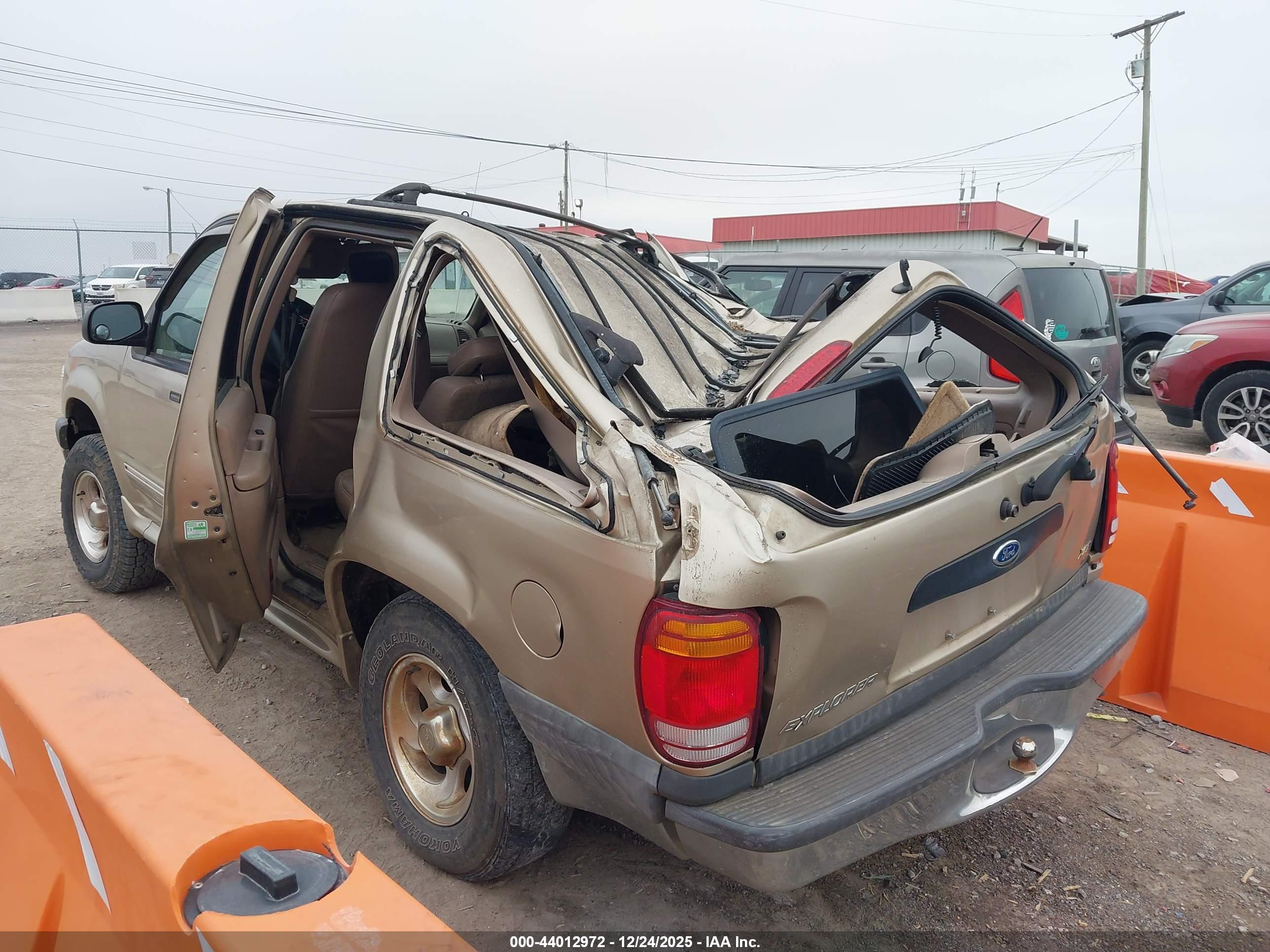 FORD EXPLORER image 6
