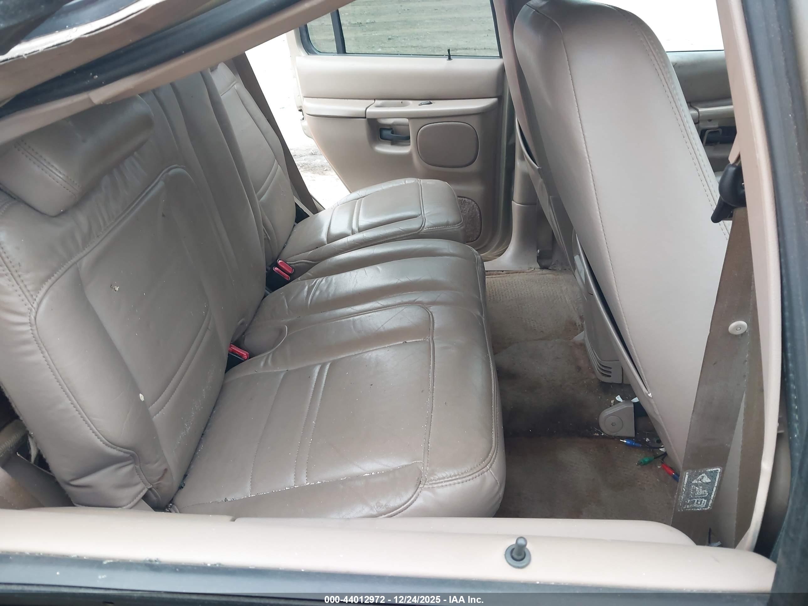 FORD EXPLORER image 8