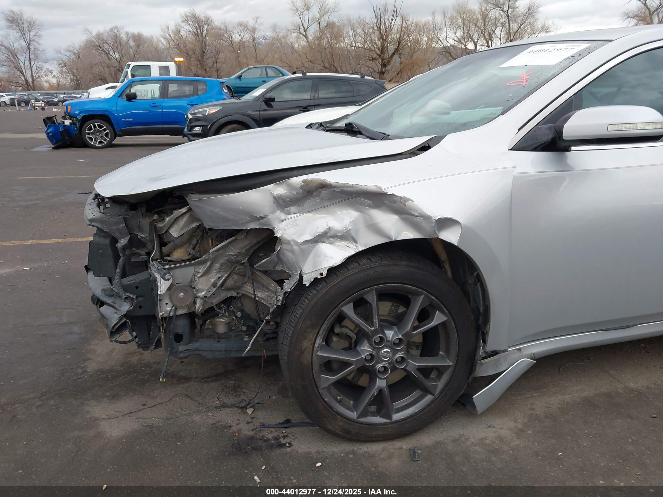 NISSAN MAXIMA image 6