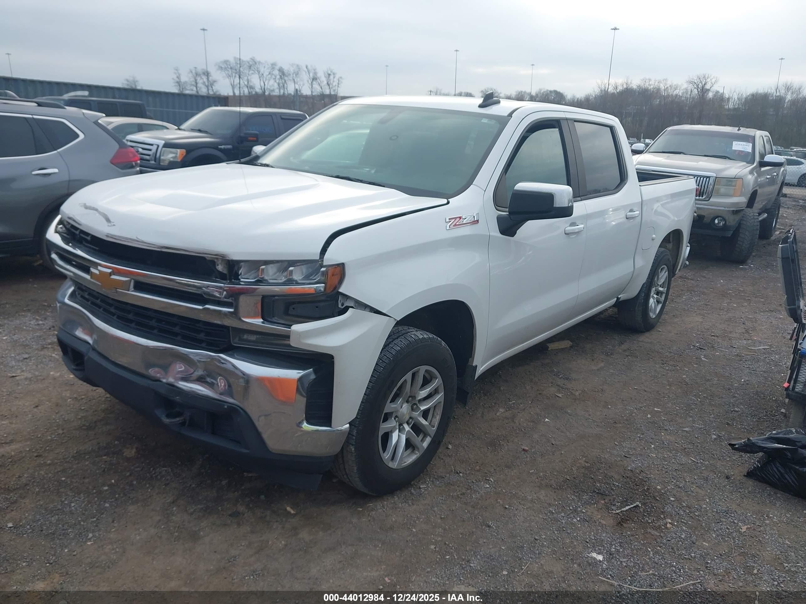 CHEVROLET SILVERADO image 2