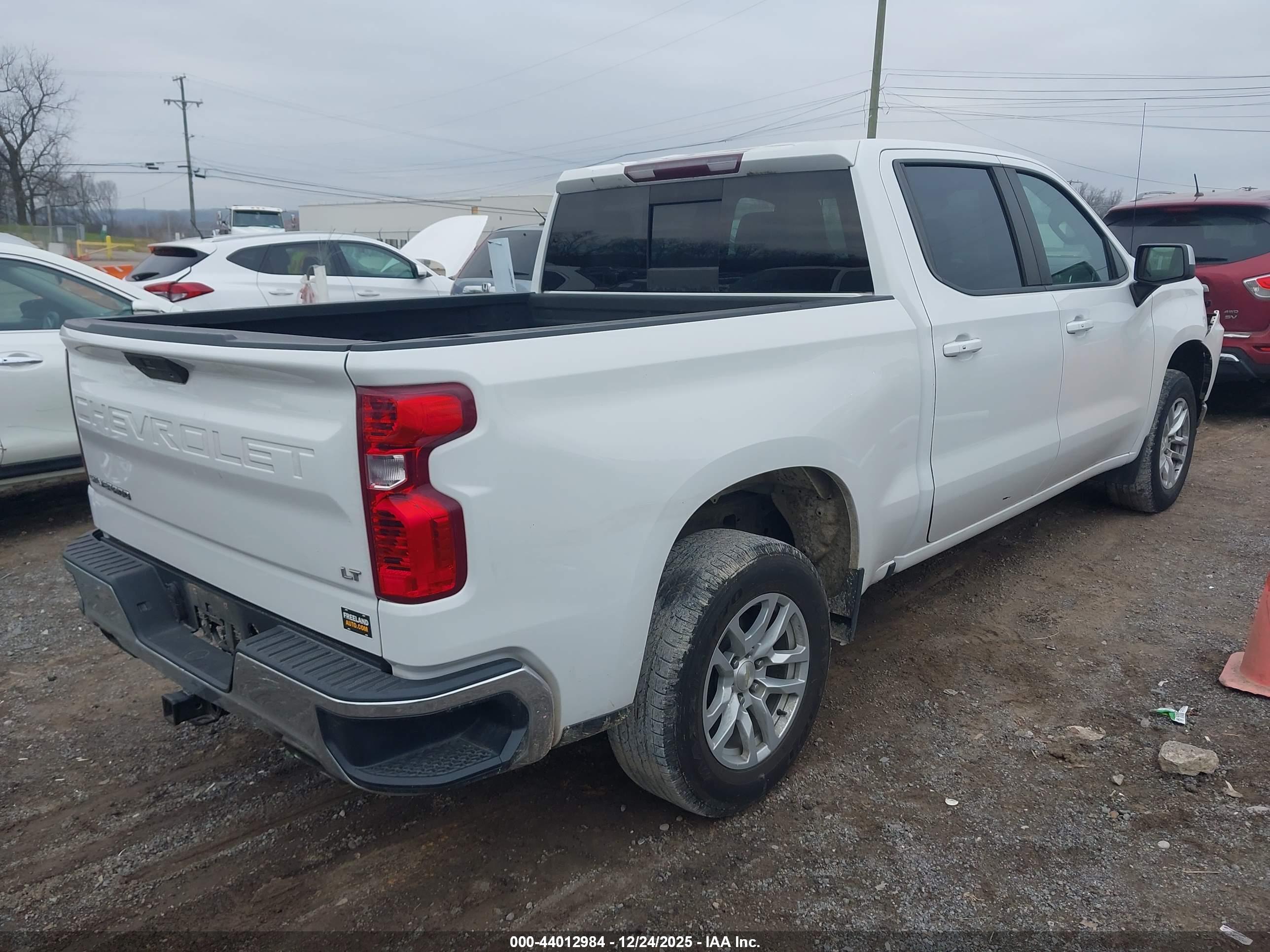 CHEVROLET SILVERADO image 4