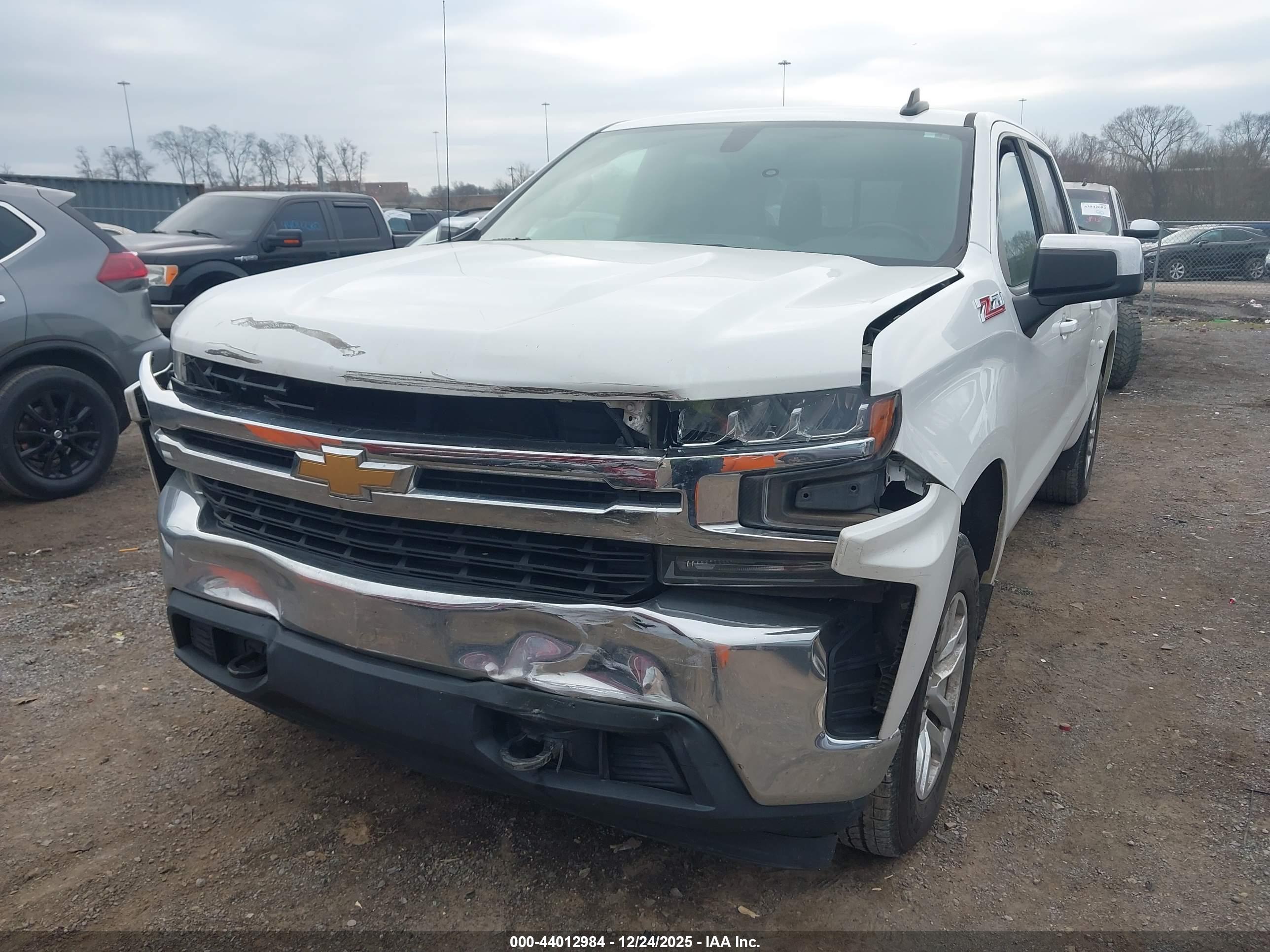 CHEVROLET SILVERADO image 6
