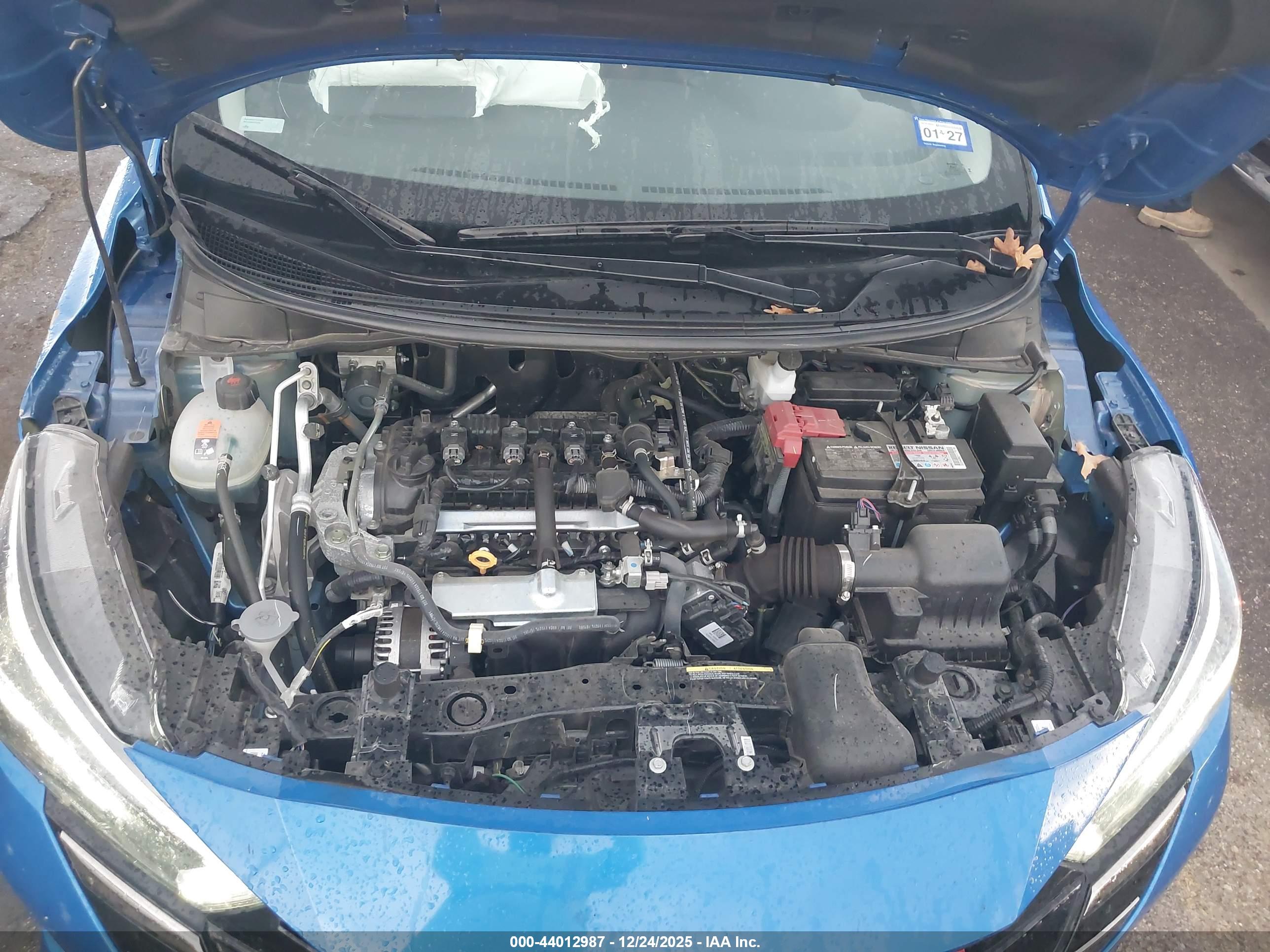 NISSAN VERSA image 10