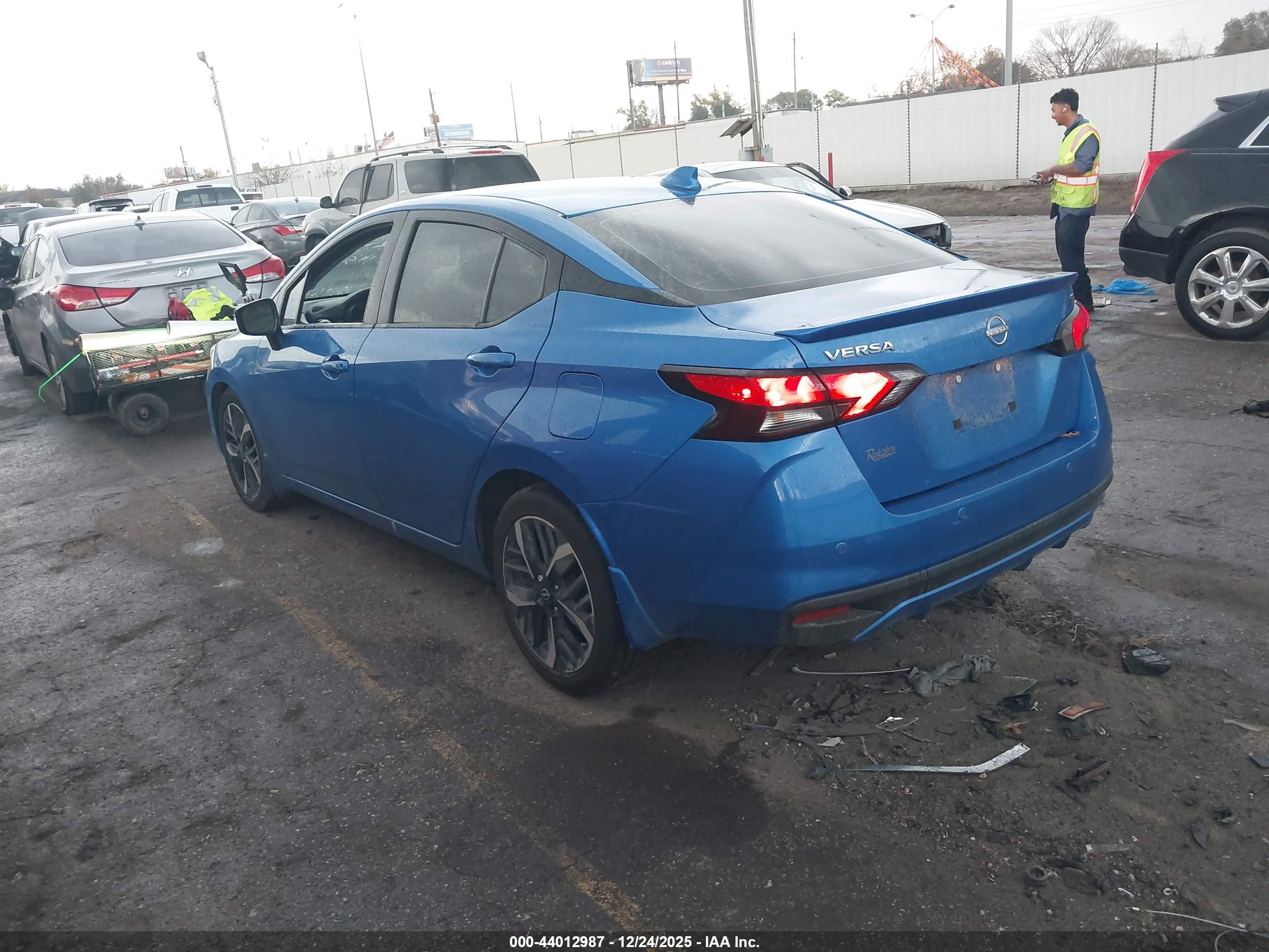 NISSAN VERSA image 3