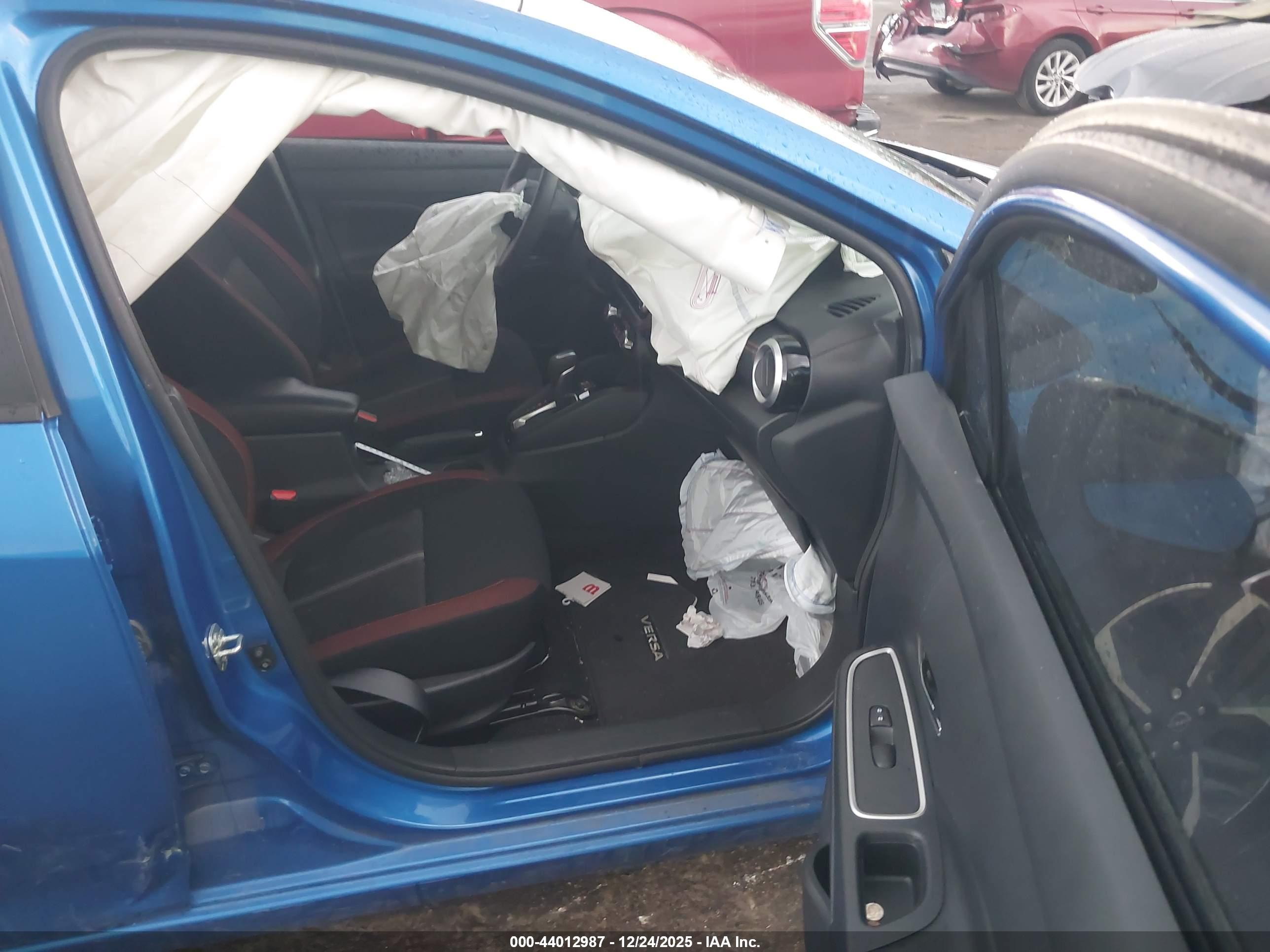 NISSAN VERSA image 5