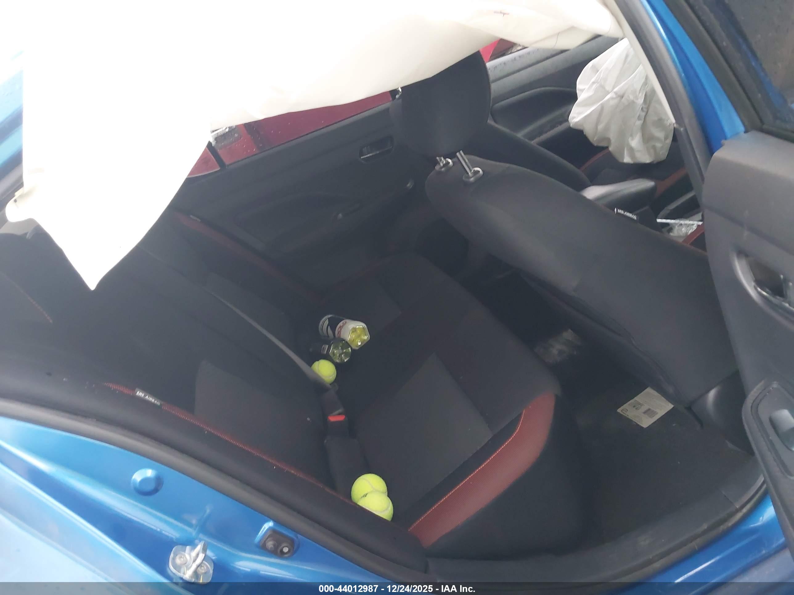 NISSAN VERSA image 8
