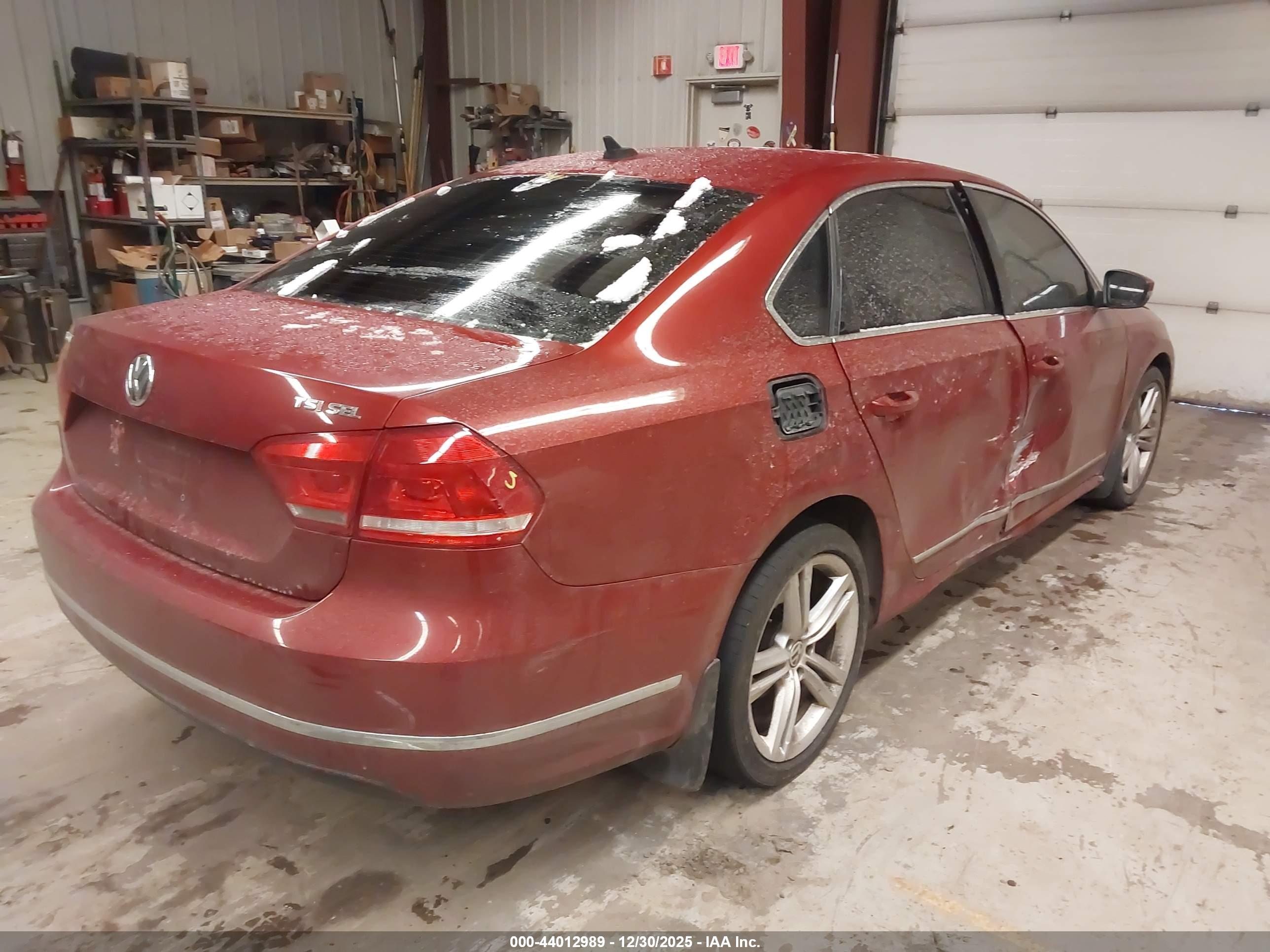 VOLKSWAGEN PASSAT image 4