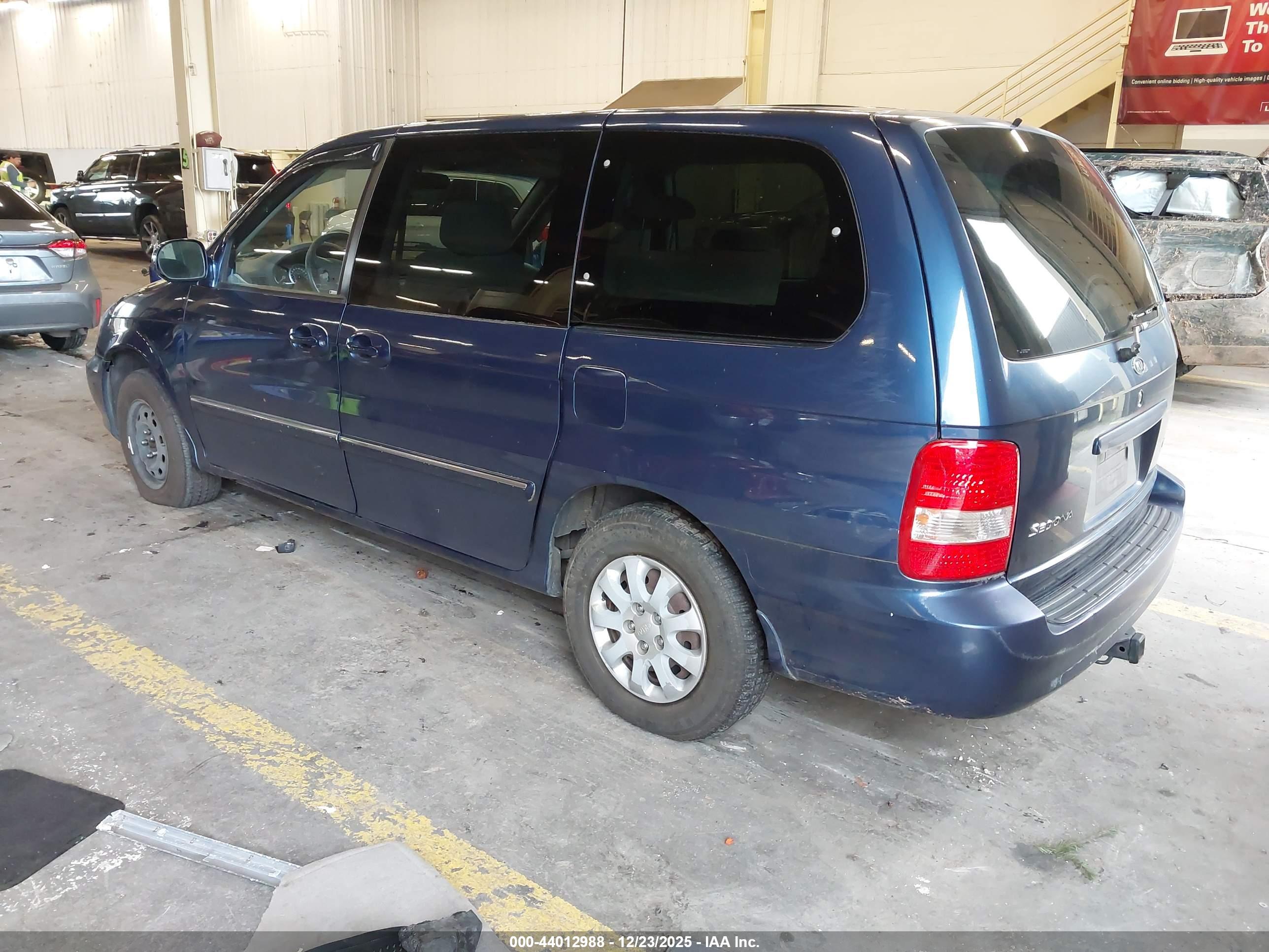 KIA SEDONA image 3