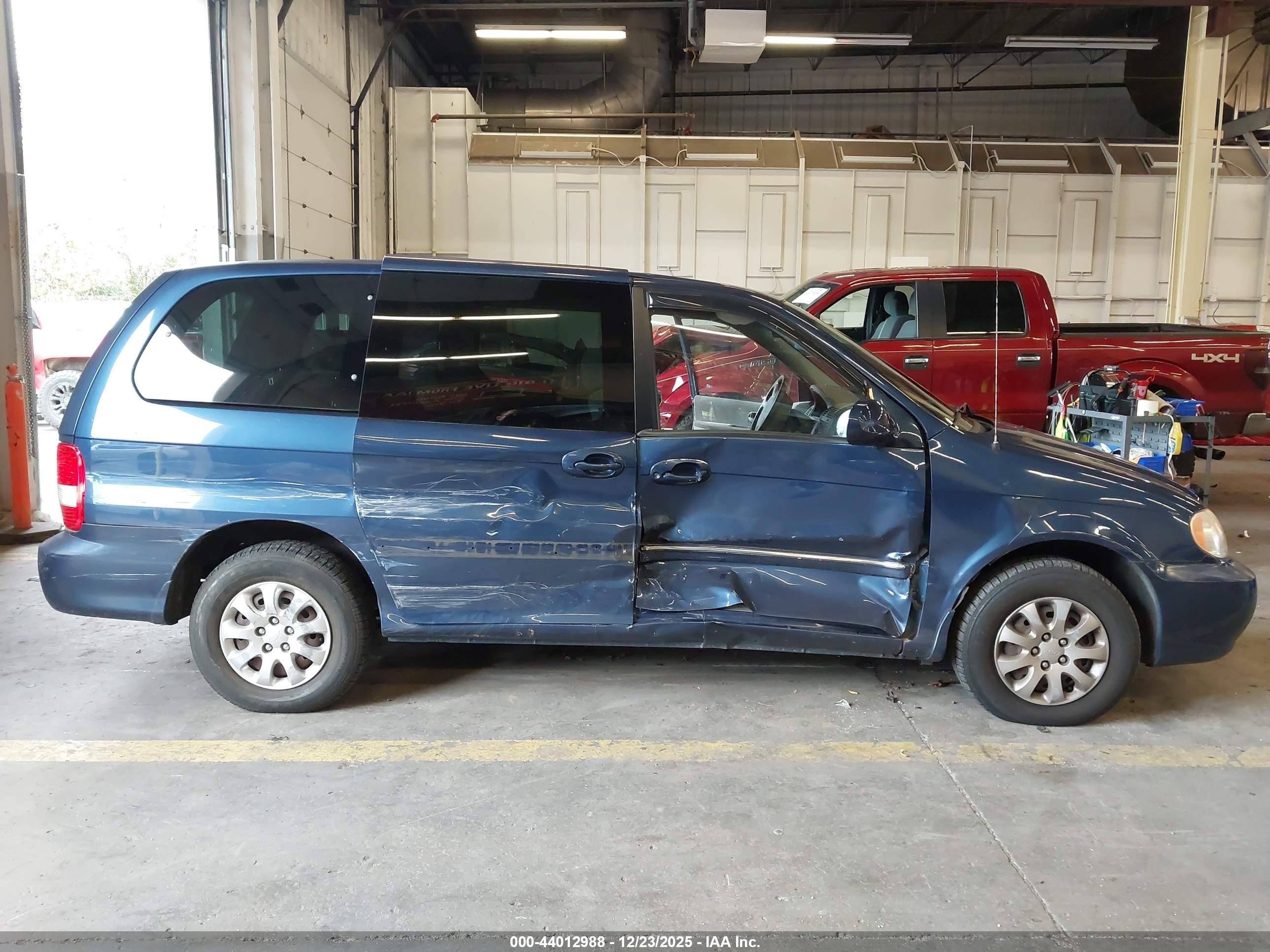 KIA SEDONA image 6