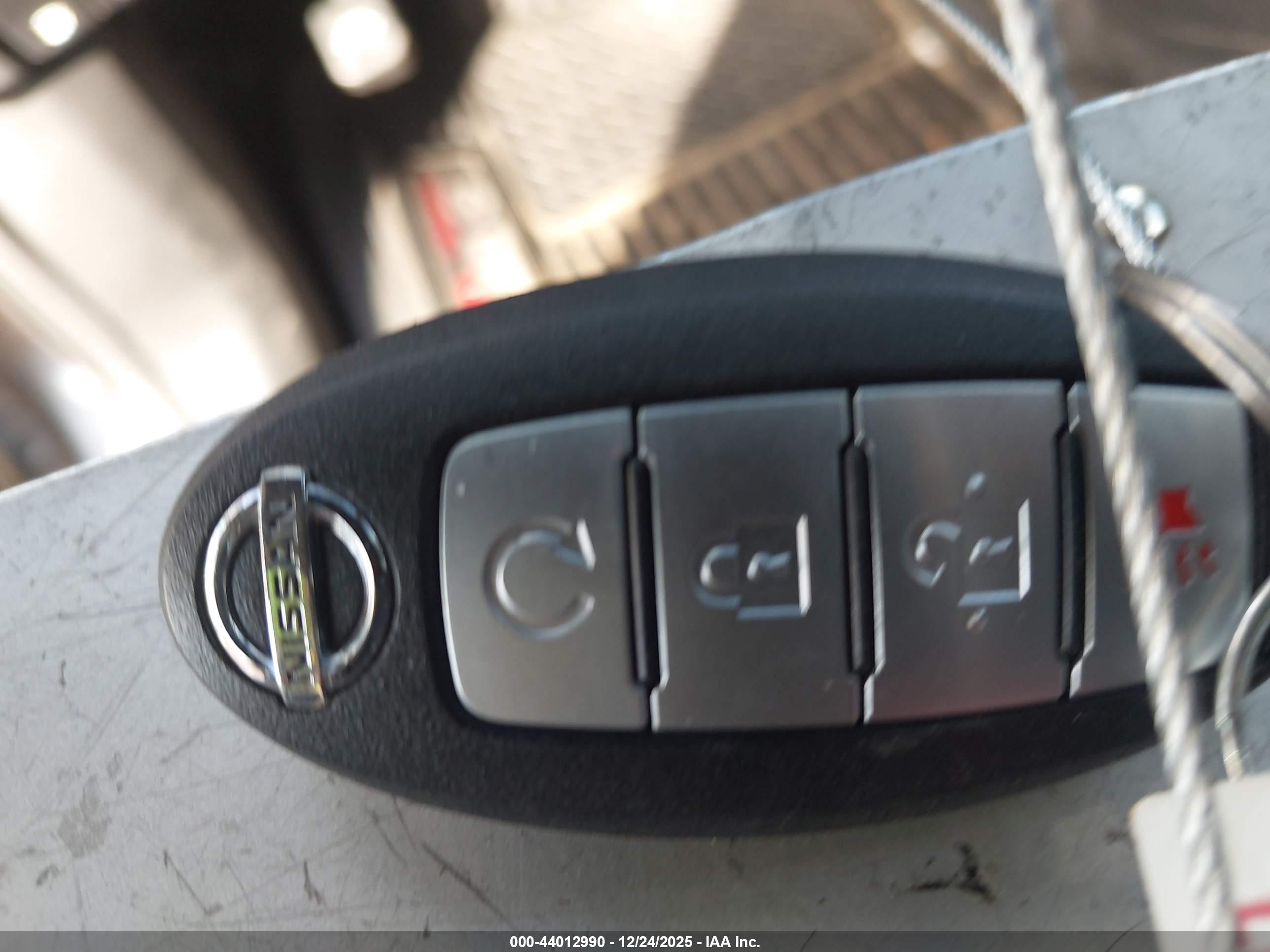 NISSAN ROGUE image 11