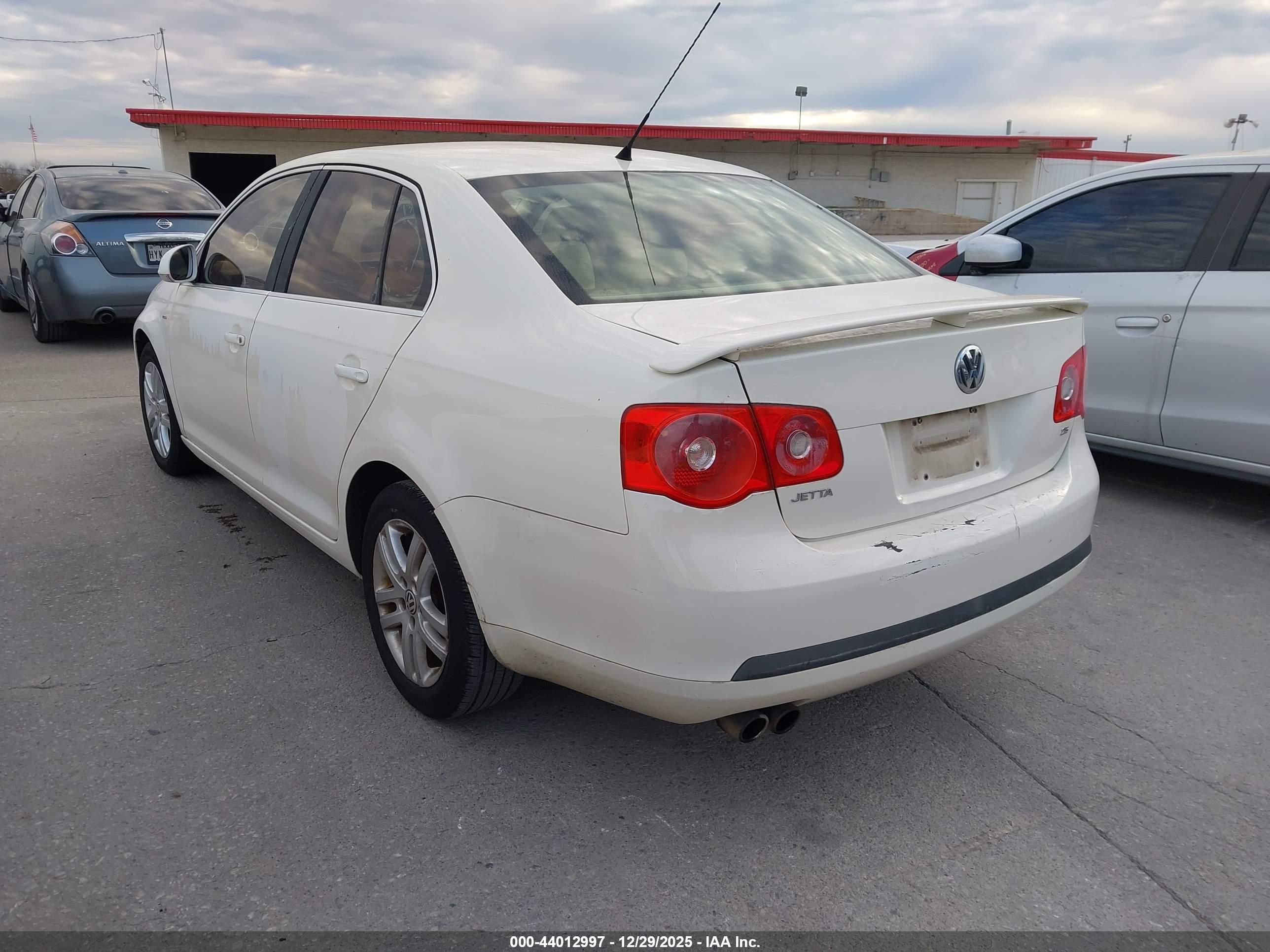 VOLKSWAGEN JETTA image 3