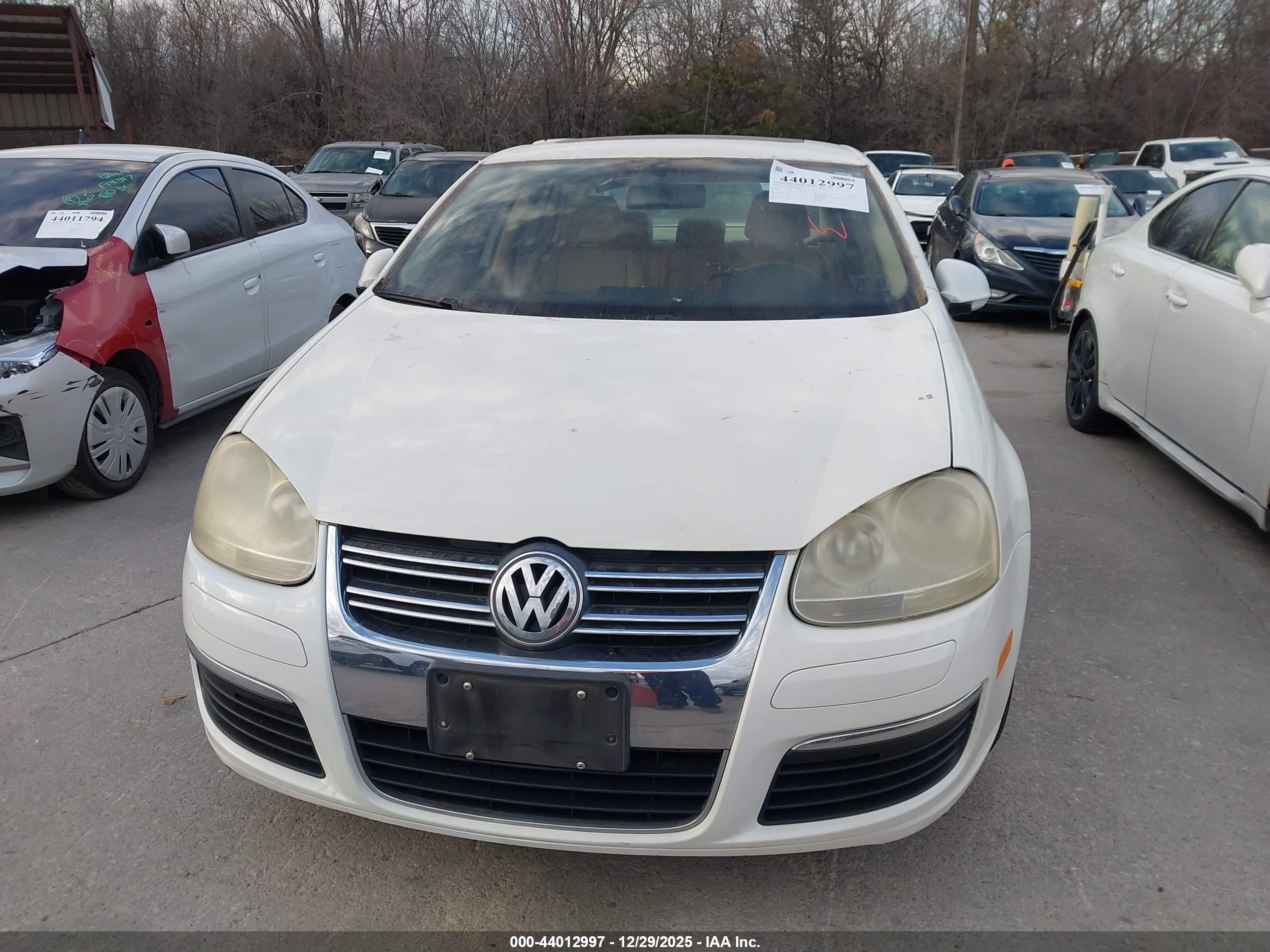 VOLKSWAGEN JETTA image 6