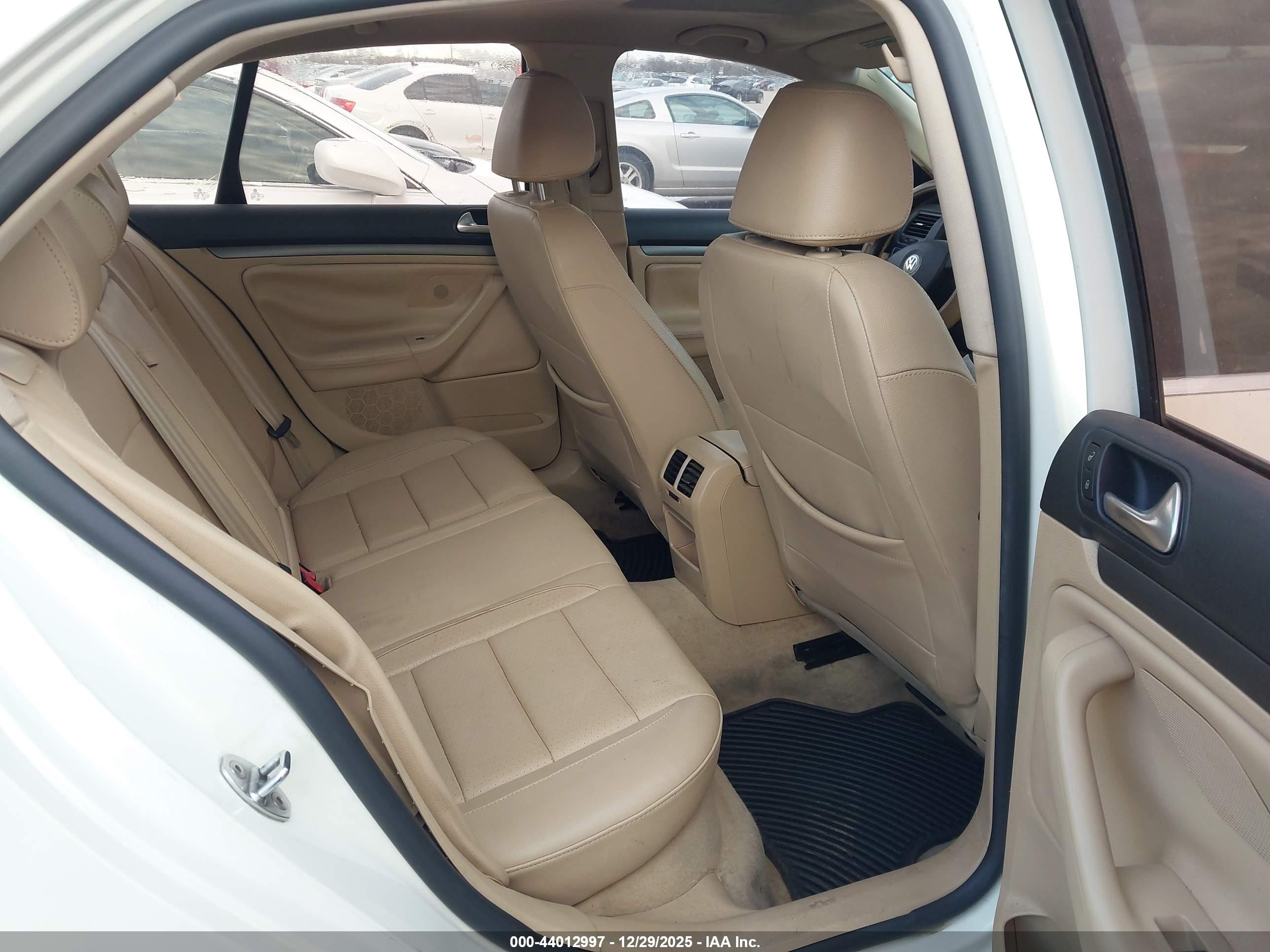VOLKSWAGEN JETTA image 8