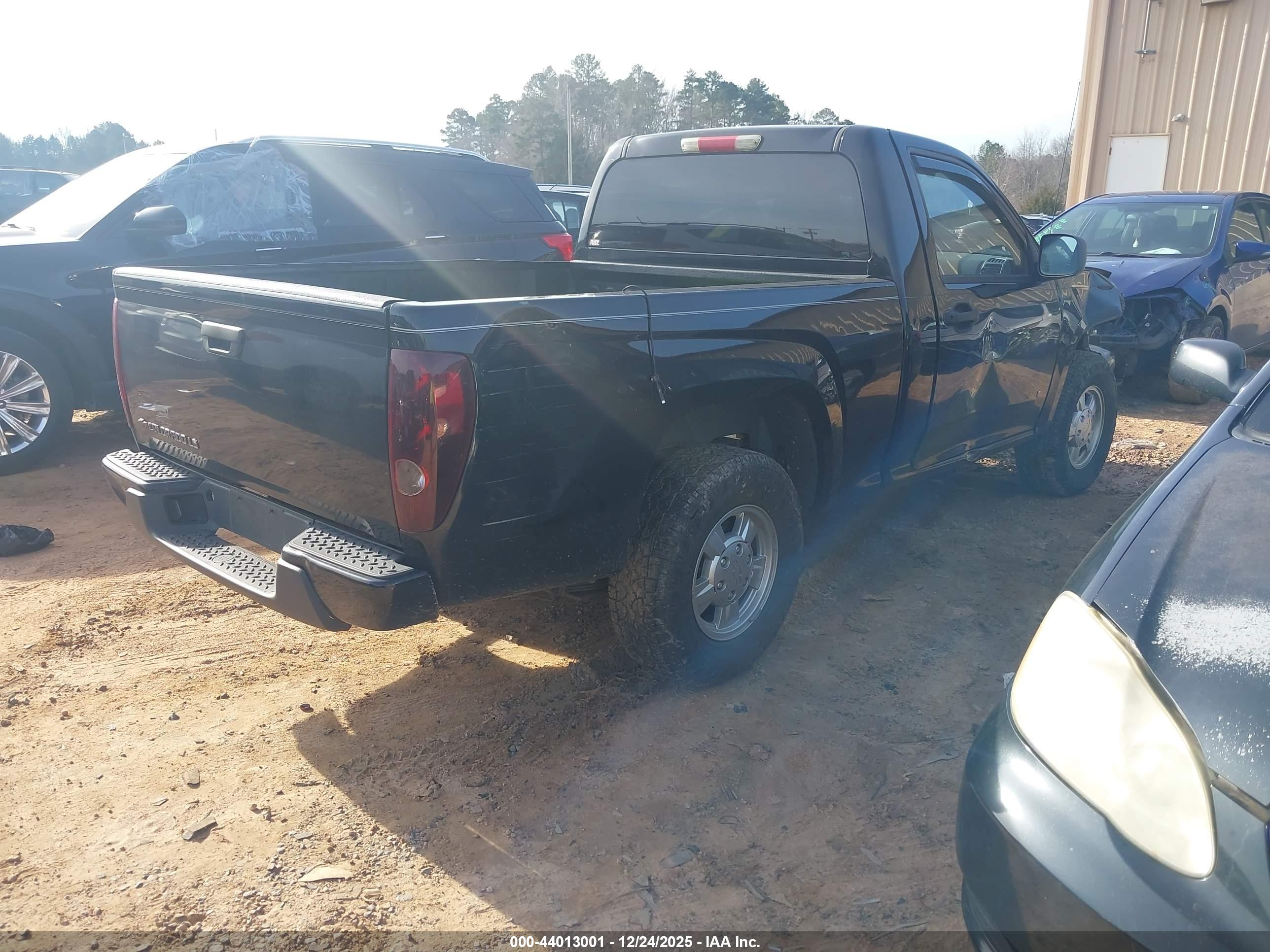 CHEVROLET COLORADO image 4