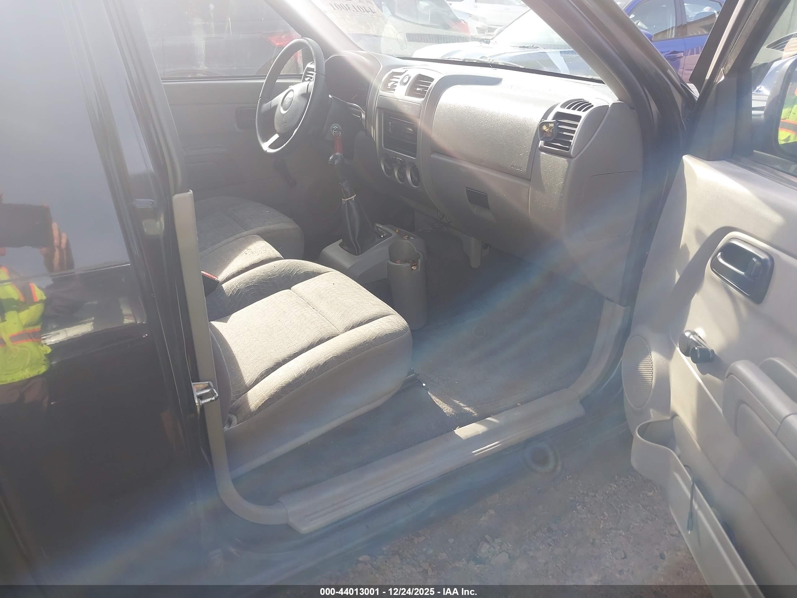 CHEVROLET COLORADO image 5