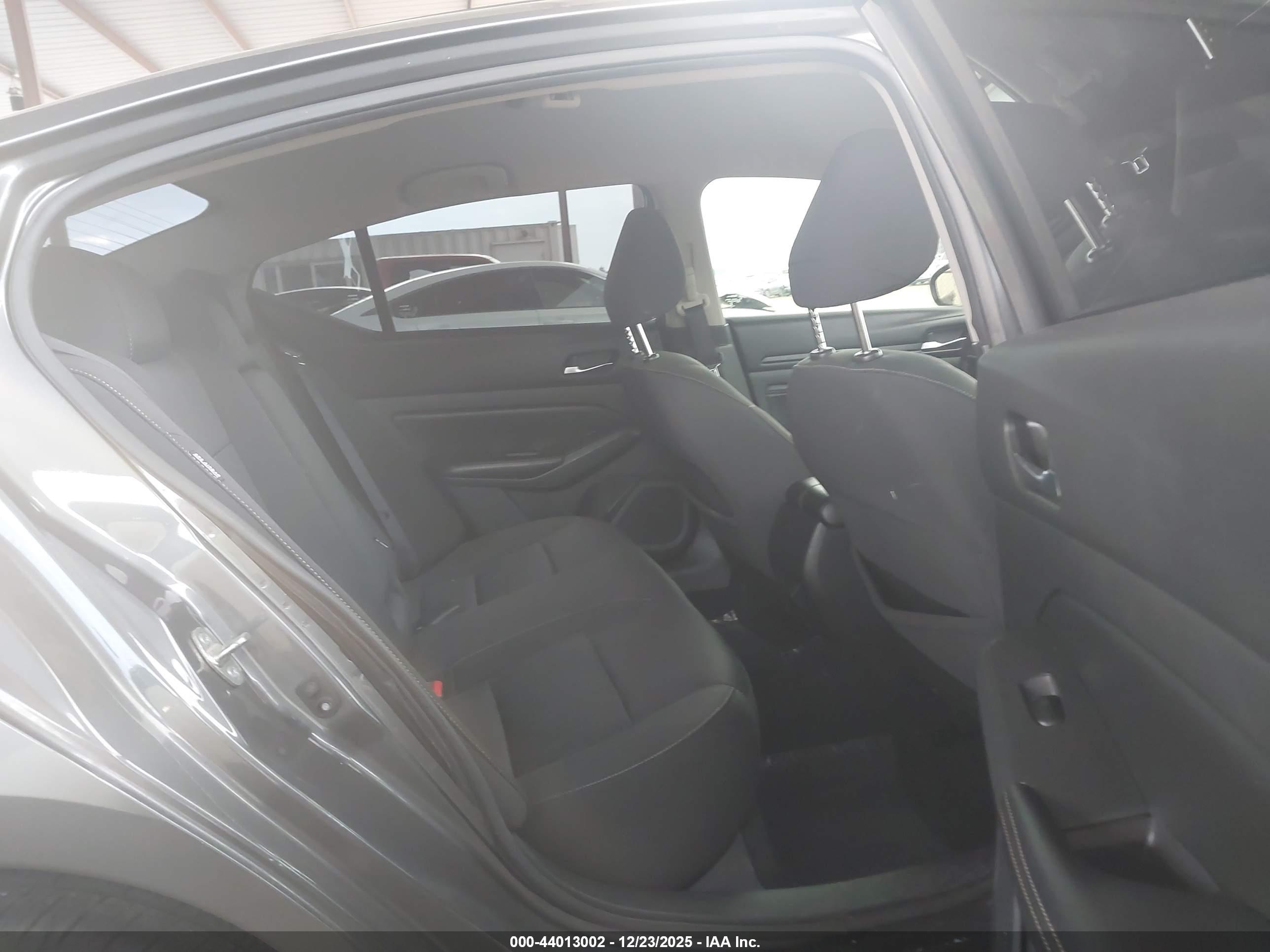 NISSAN ALTIMA image 8