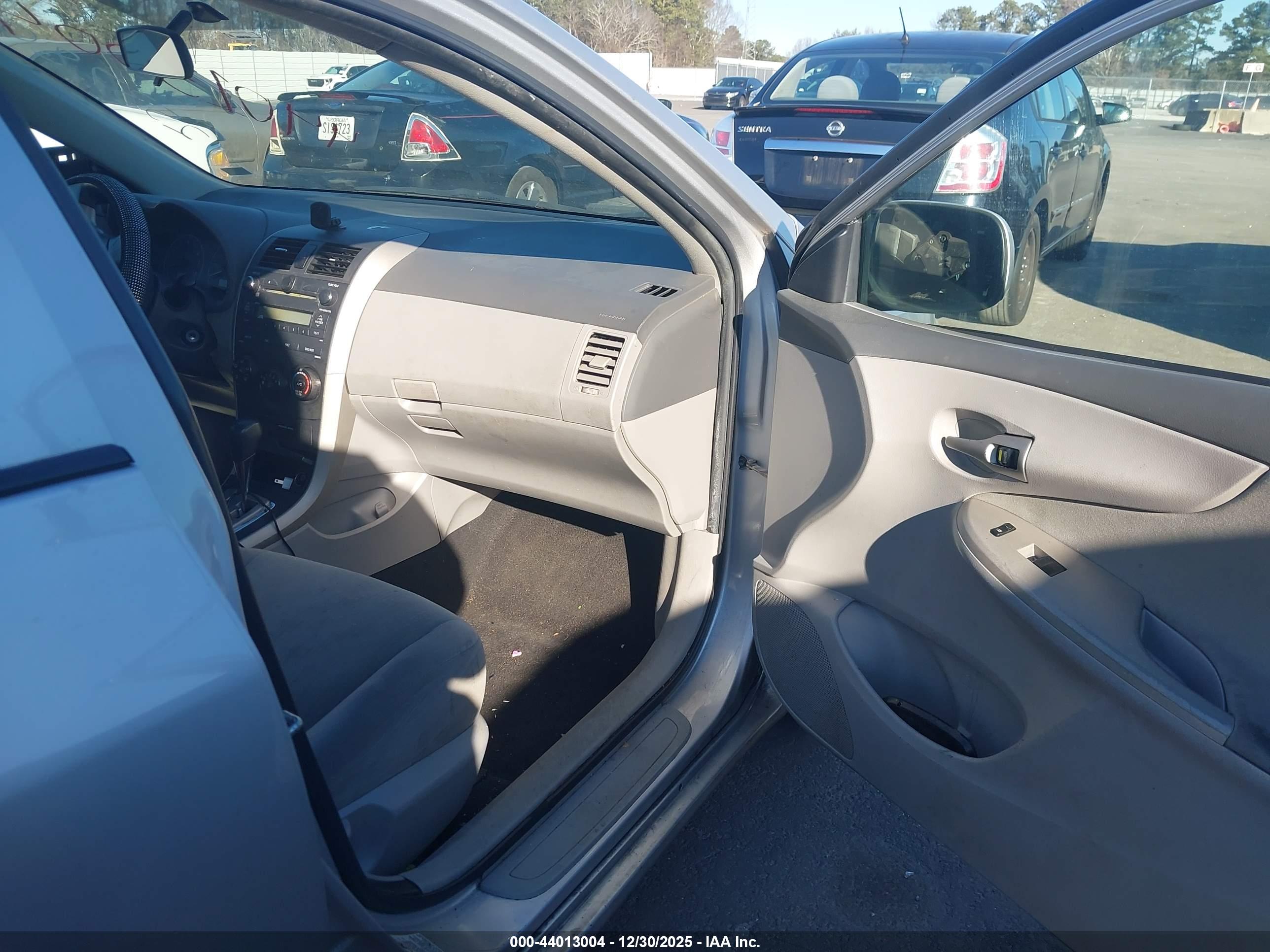 TOYOTA COROLLA image 5