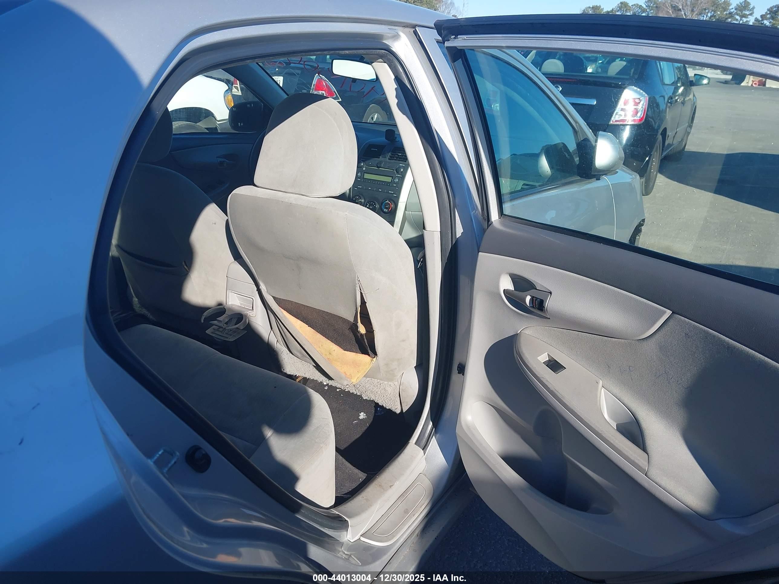 TOYOTA COROLLA image 8