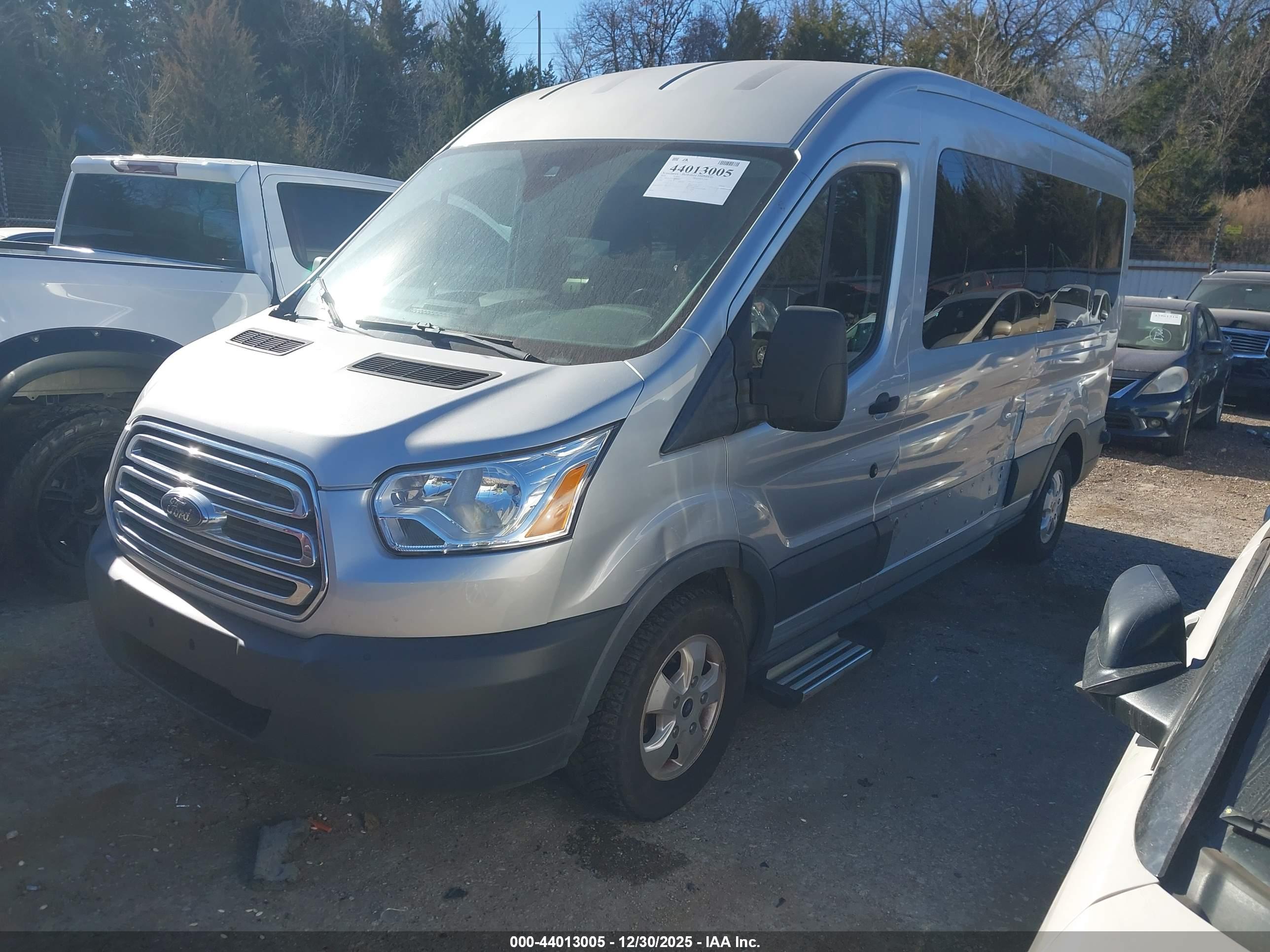 FORD TRANSIT-350 image 2