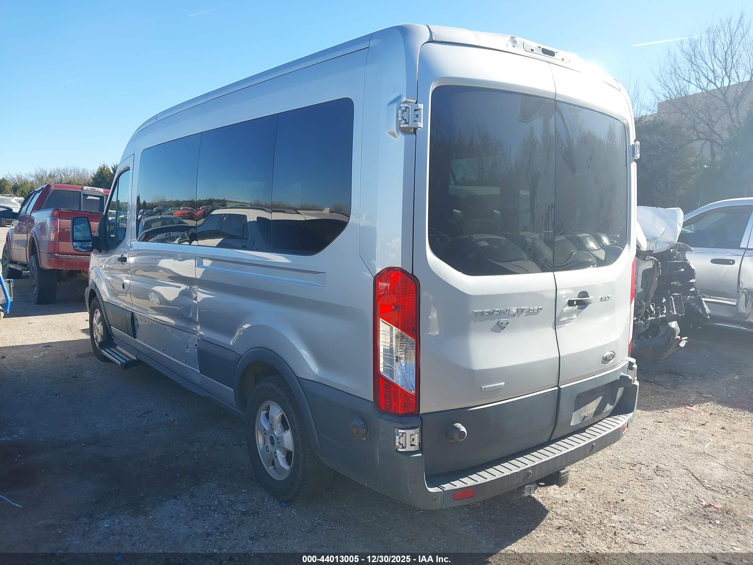 FORD TRANSIT-350 image 3