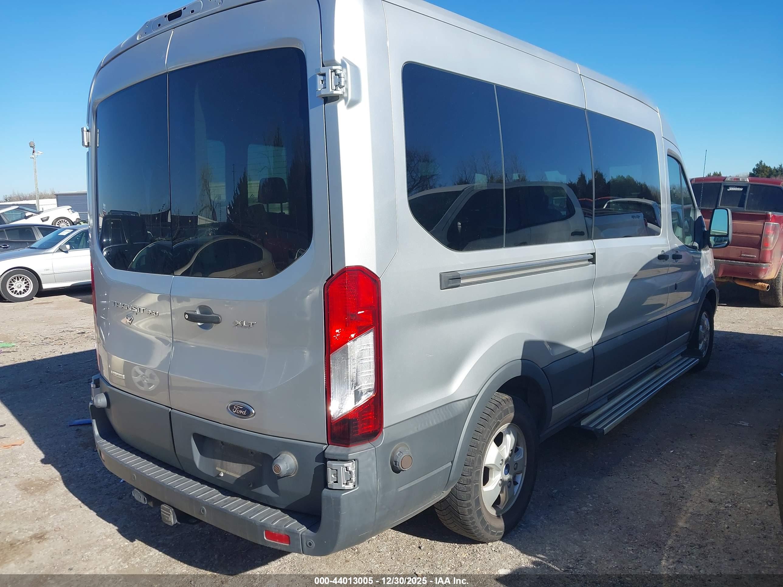 FORD TRANSIT-350 image 4