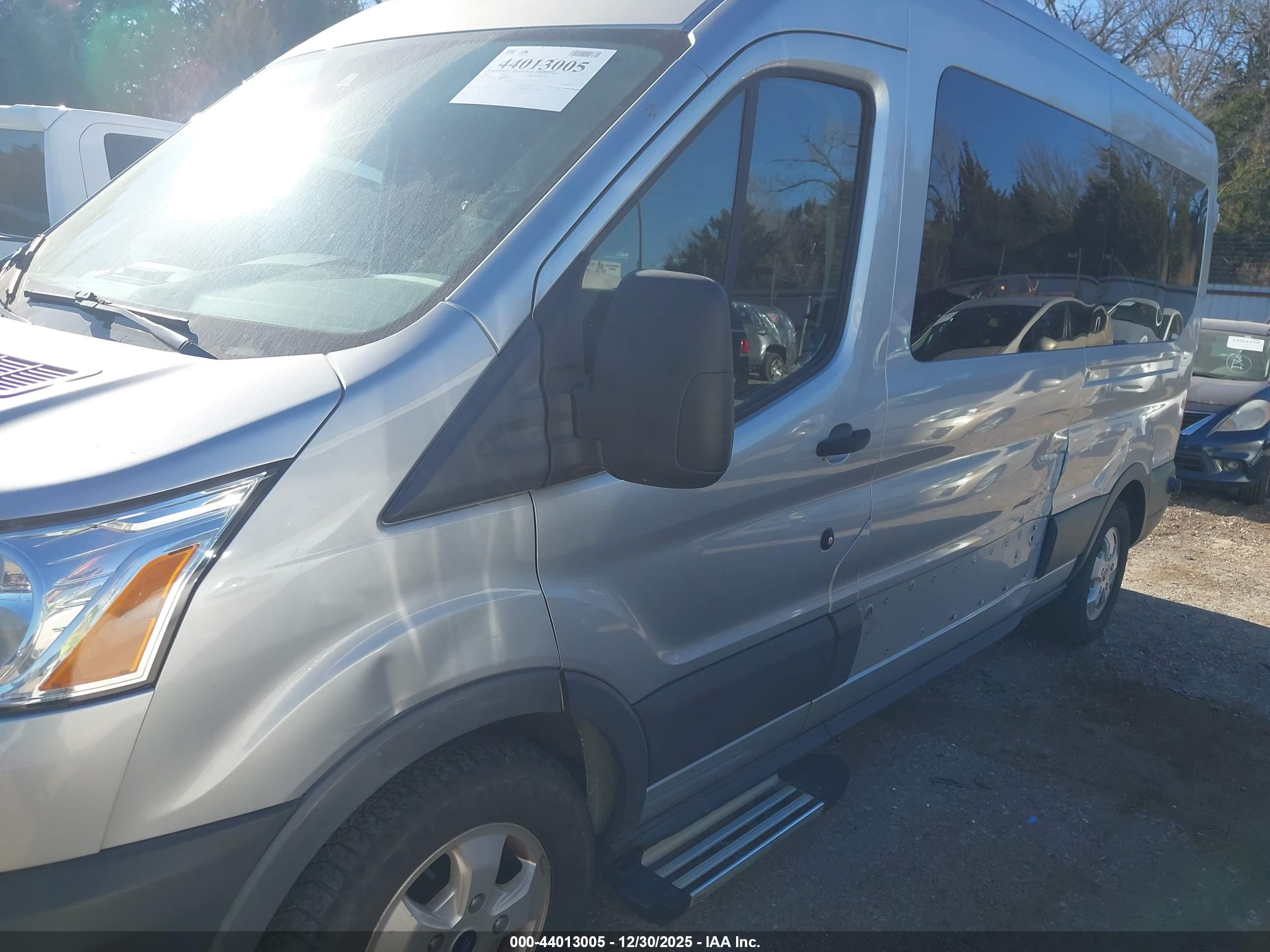 FORD TRANSIT-350 image 6