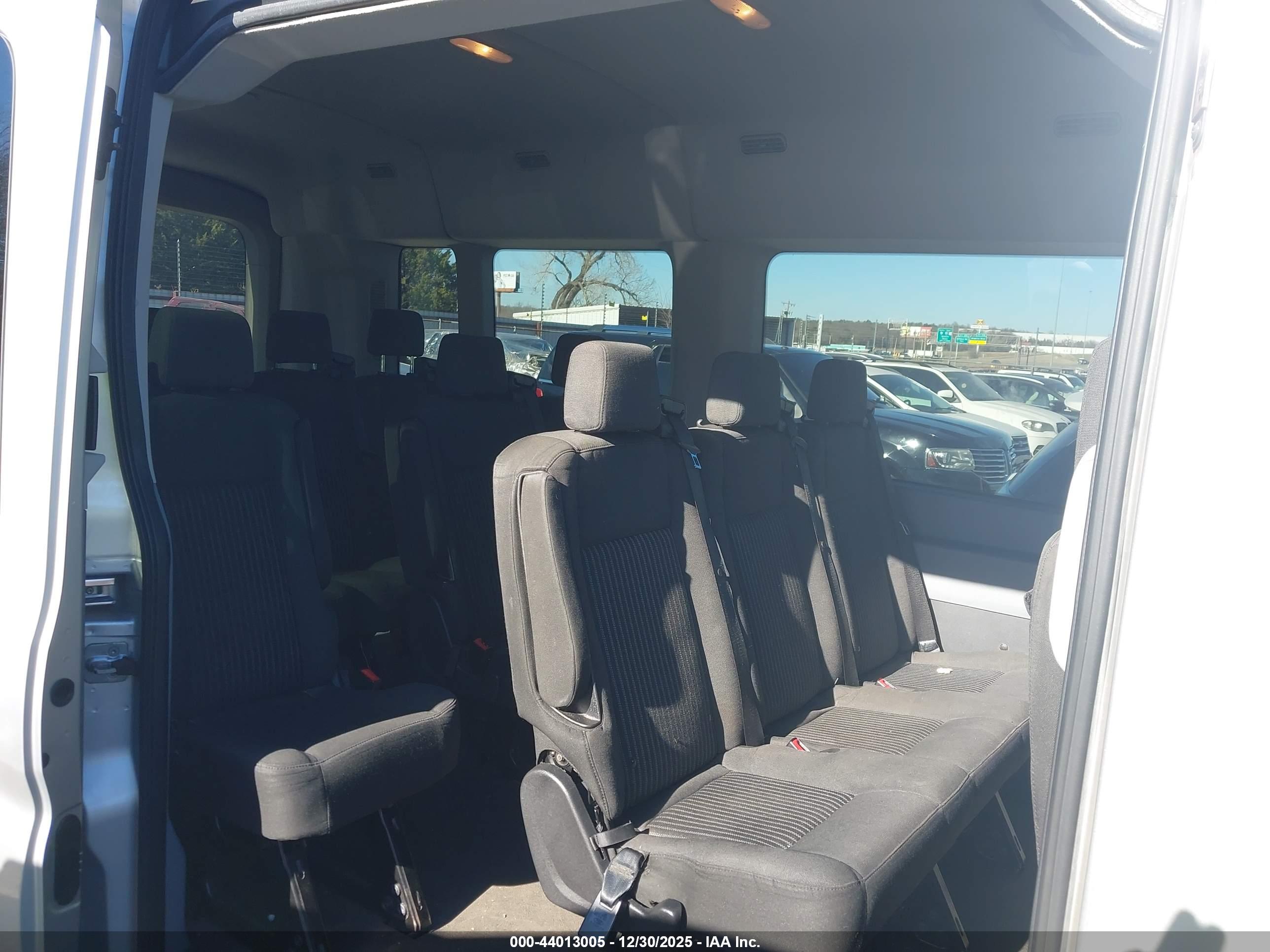 FORD TRANSIT-350 image 8