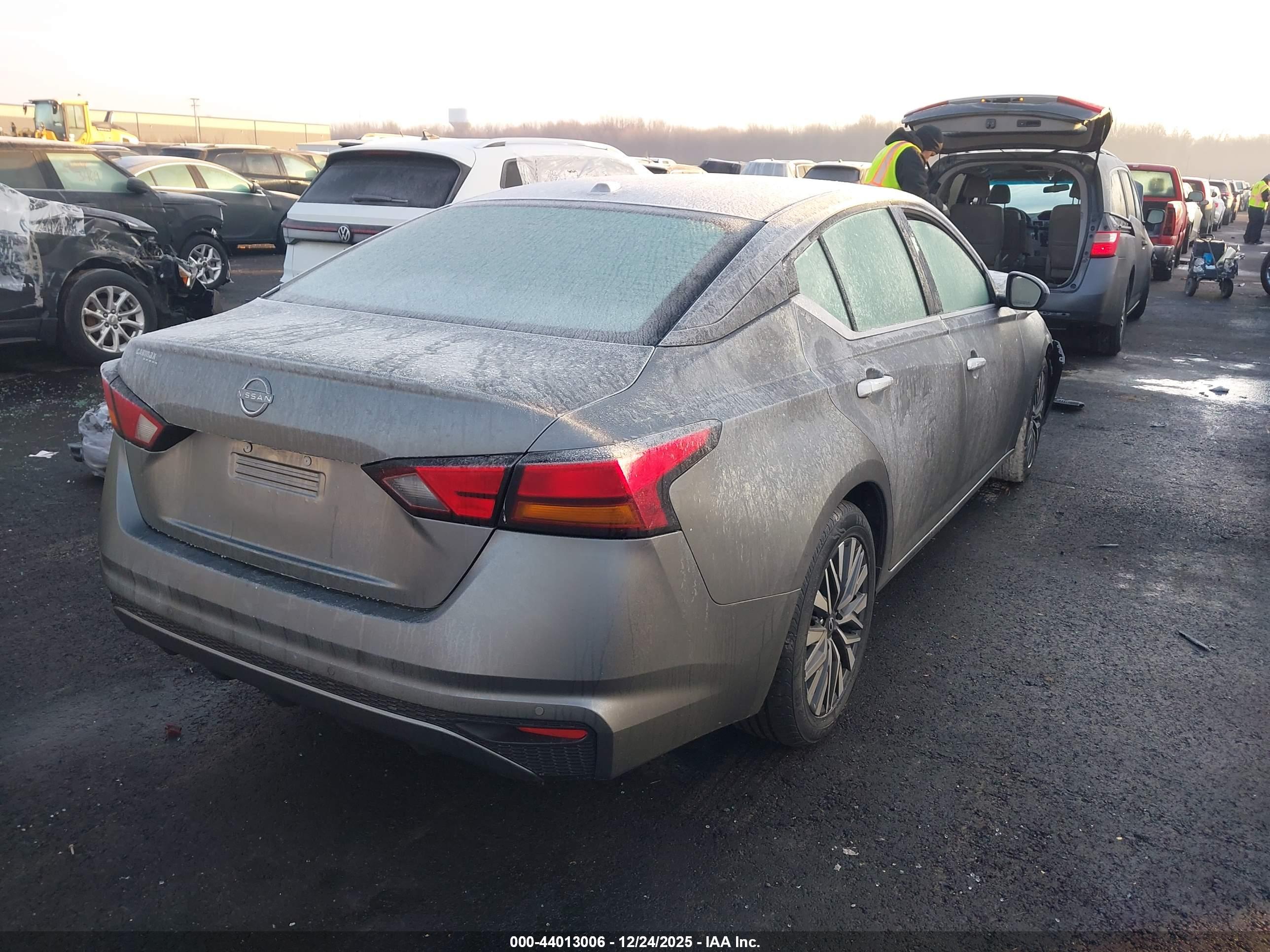 NISSAN ALTIMA image 4