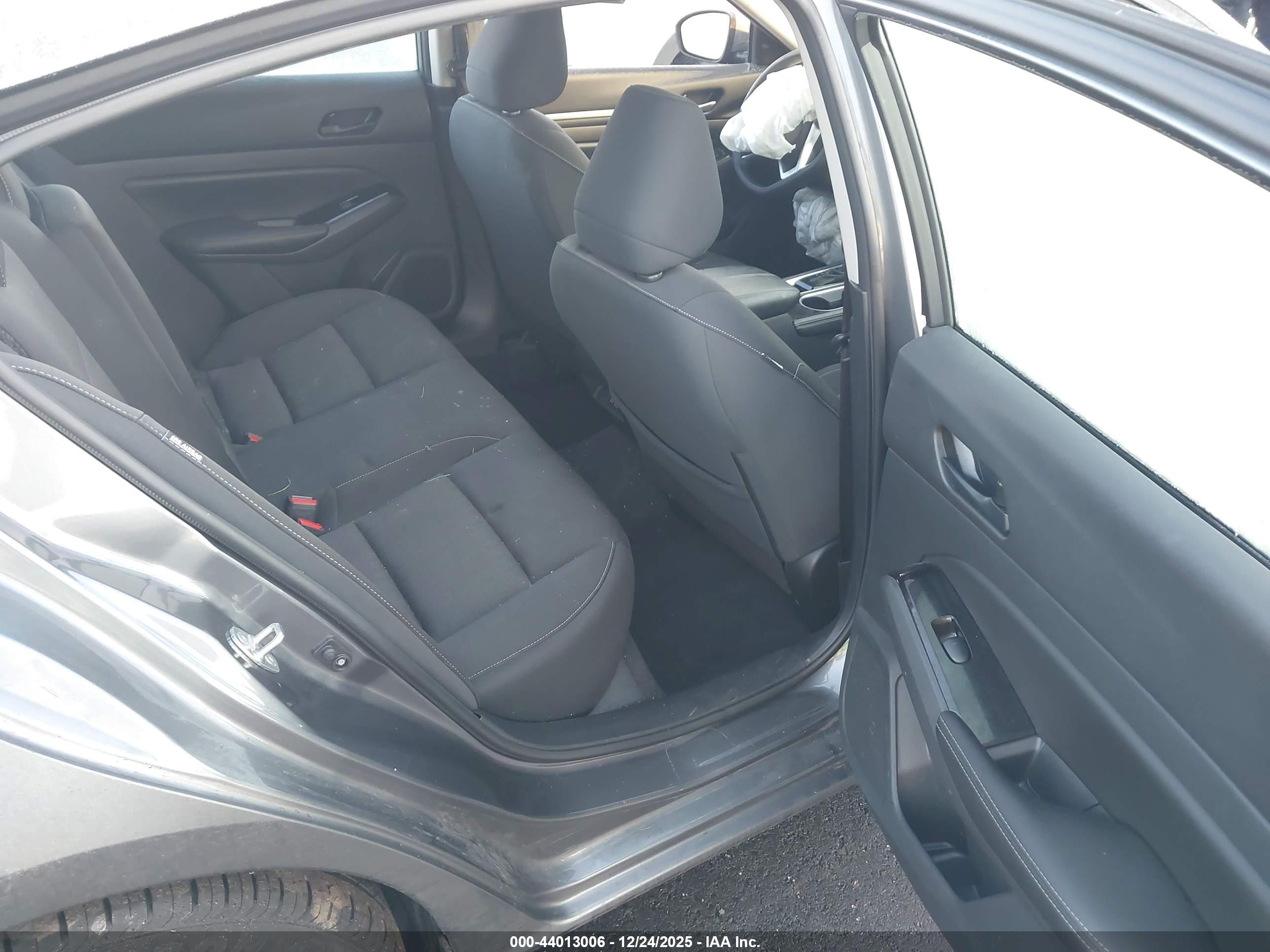 NISSAN ALTIMA image 8